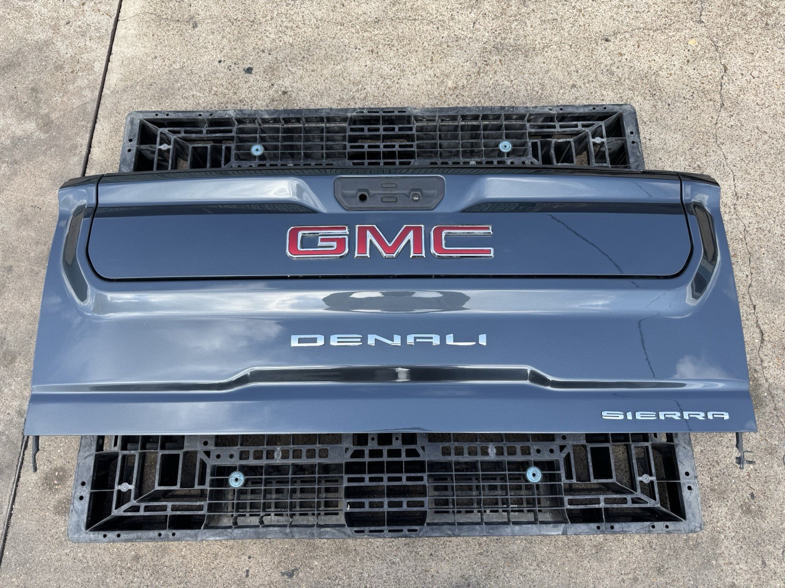 2020-2024 GMC Sierra 2500 3500 Factory Multi Pro Tailgate Dark Sky Metallic OEM