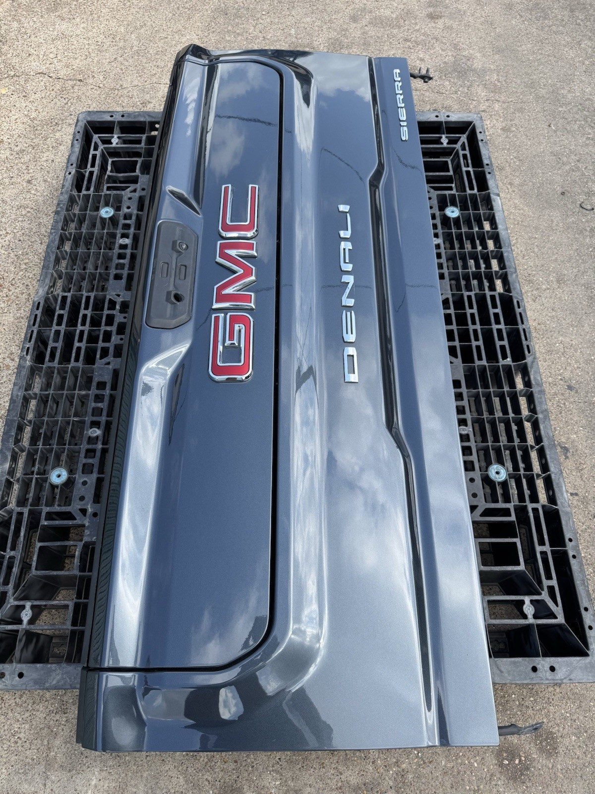 2020-2024 GMC Sierra 2500 3500 Factory Multi Pro Tailgate Dark Sky Metallic OEM - Image 4
