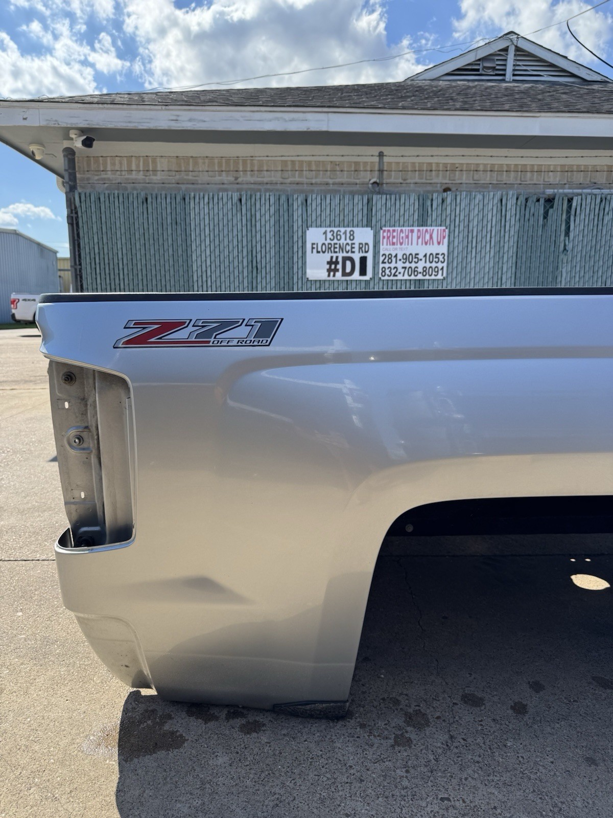 2015-2019 Chevy 2500 3500 Take Off Short Bed 6FT 9IN Silver SRW OEM - Image 3