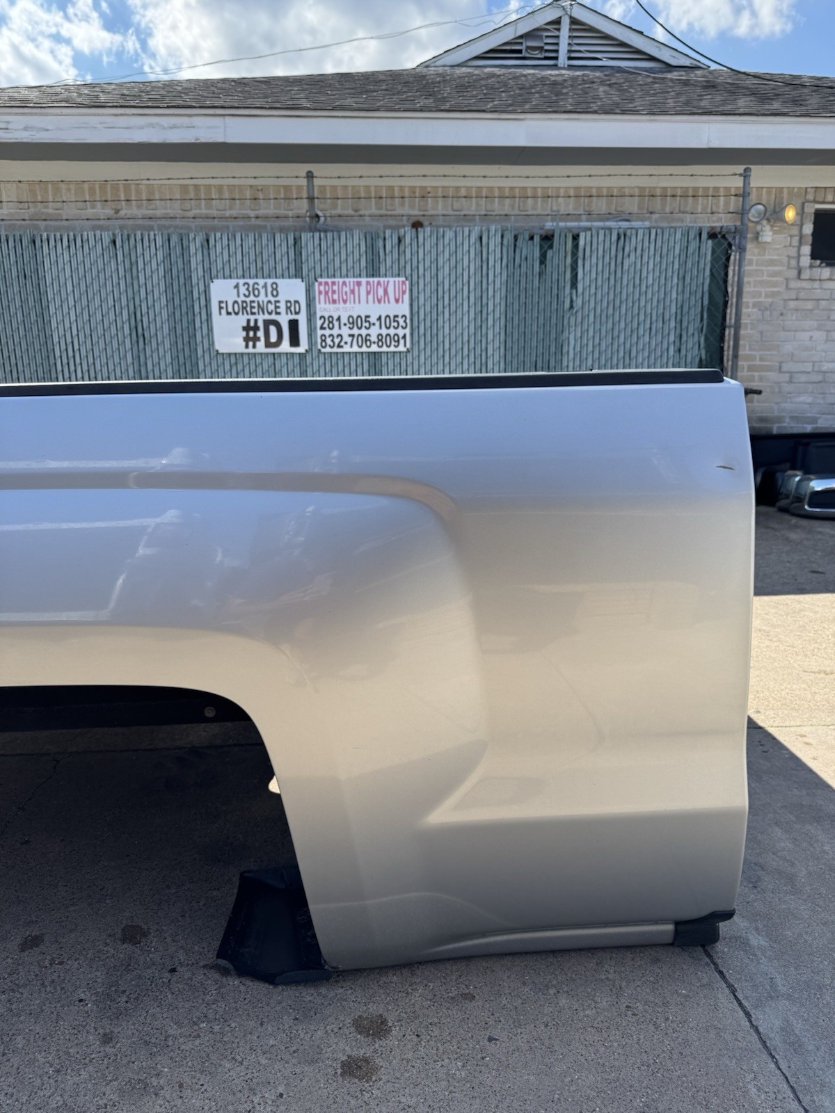 2015-2019 Chevy 2500 3500 Take Off Short Bed 6FT 9IN Silver SRW OEM - Image 5