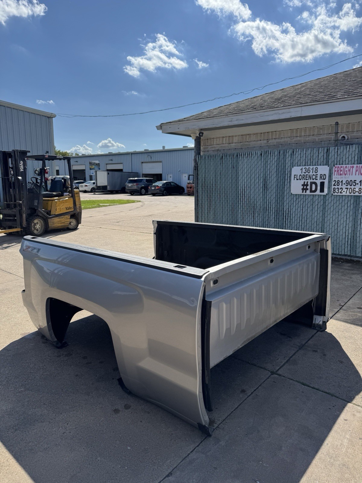 2015-2019 Chevy 2500 3500 Take Off Short Bed 6FT 9IN Silver SRW OEM - Image 6