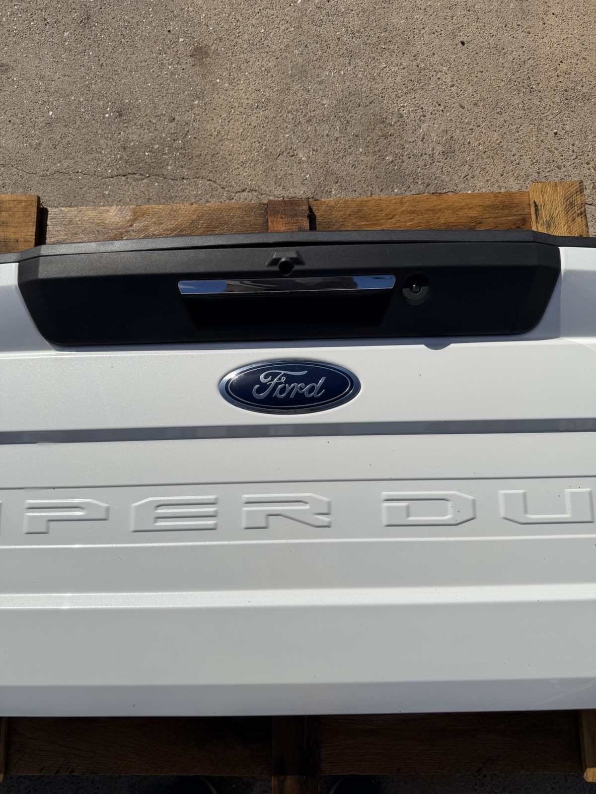 2020-2022 Ford F250 F350 Factory Tailgate Star White w/ Step & Camera Hole OEM - Image 10