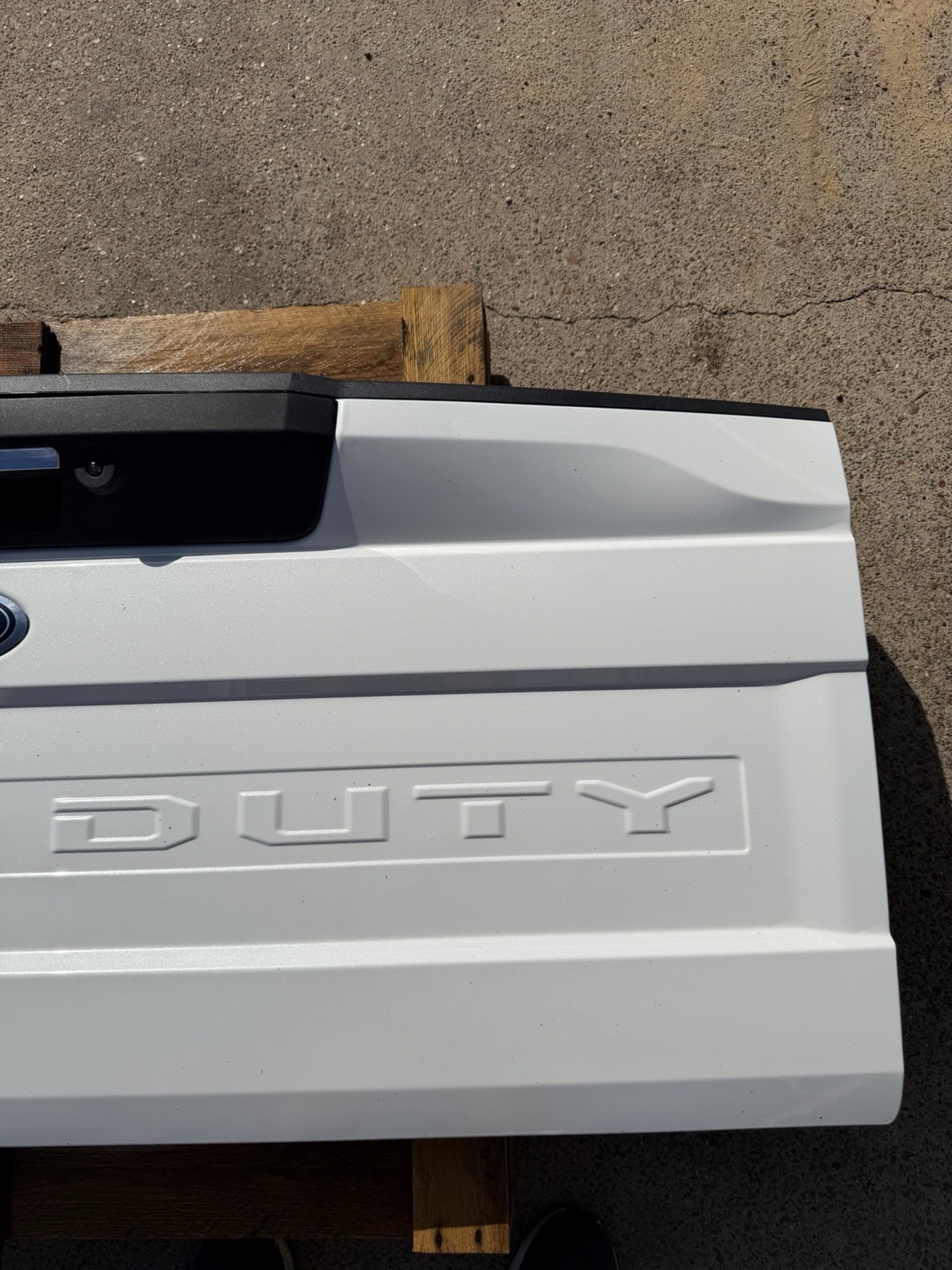 2020-2022 Ford F250 F350 Factory Tailgate Star White w/ Step & Camera Hole OEM - Image 11
