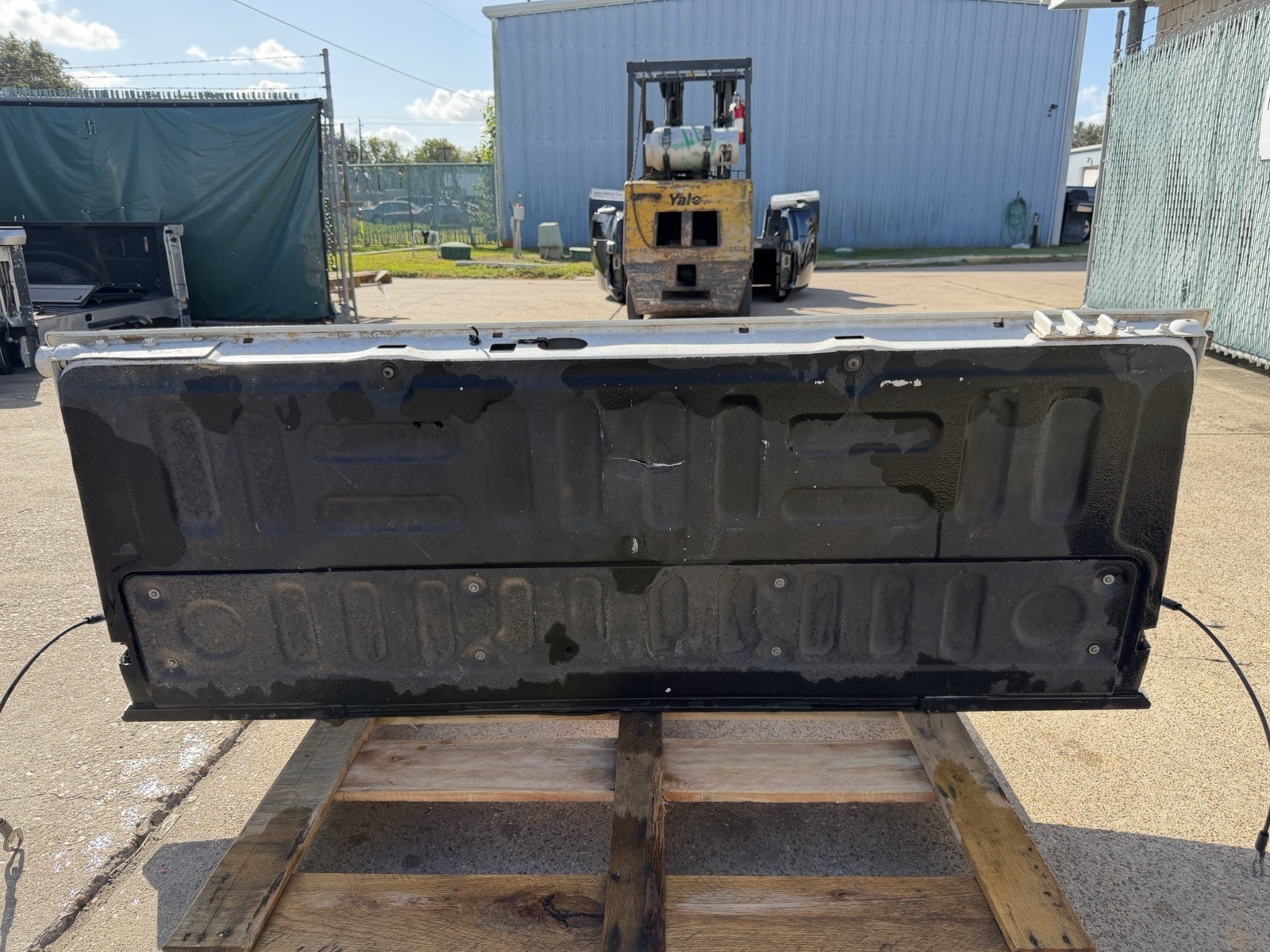 2020-2022 Ford F250 F350 Factory Tailgate Star White w/ Step & Camera Hole OEM - Image 20