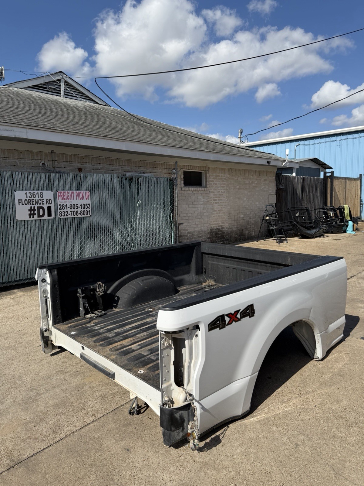 2017-2022 Ford F250 F350 SHORT Bed 6FT 9IN SRW Oxford White Take Off