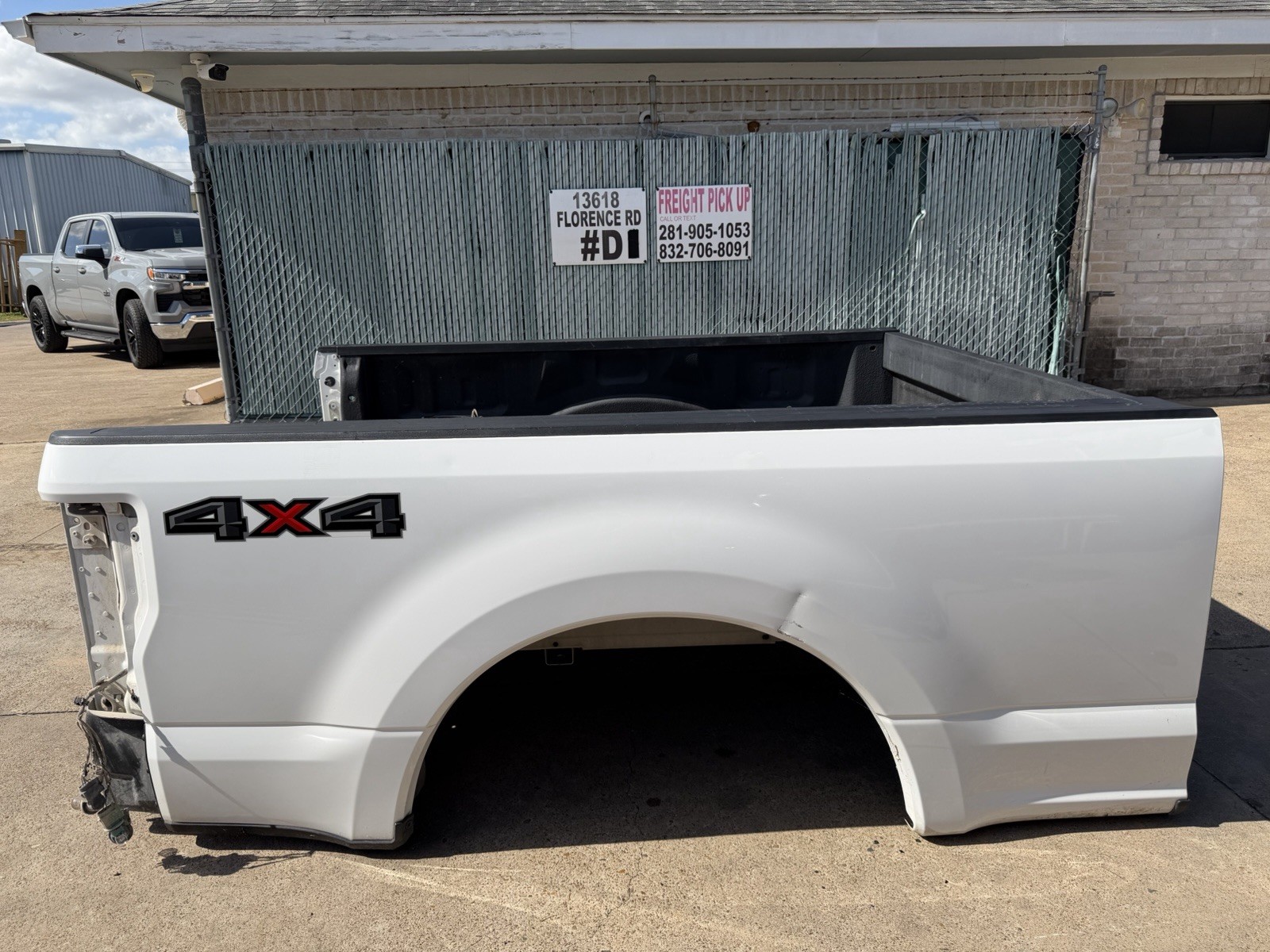 2017-2022 Ford F250 F350 SHORT Bed 6FT 9IN SRW Oxford White Take Off - Image 2