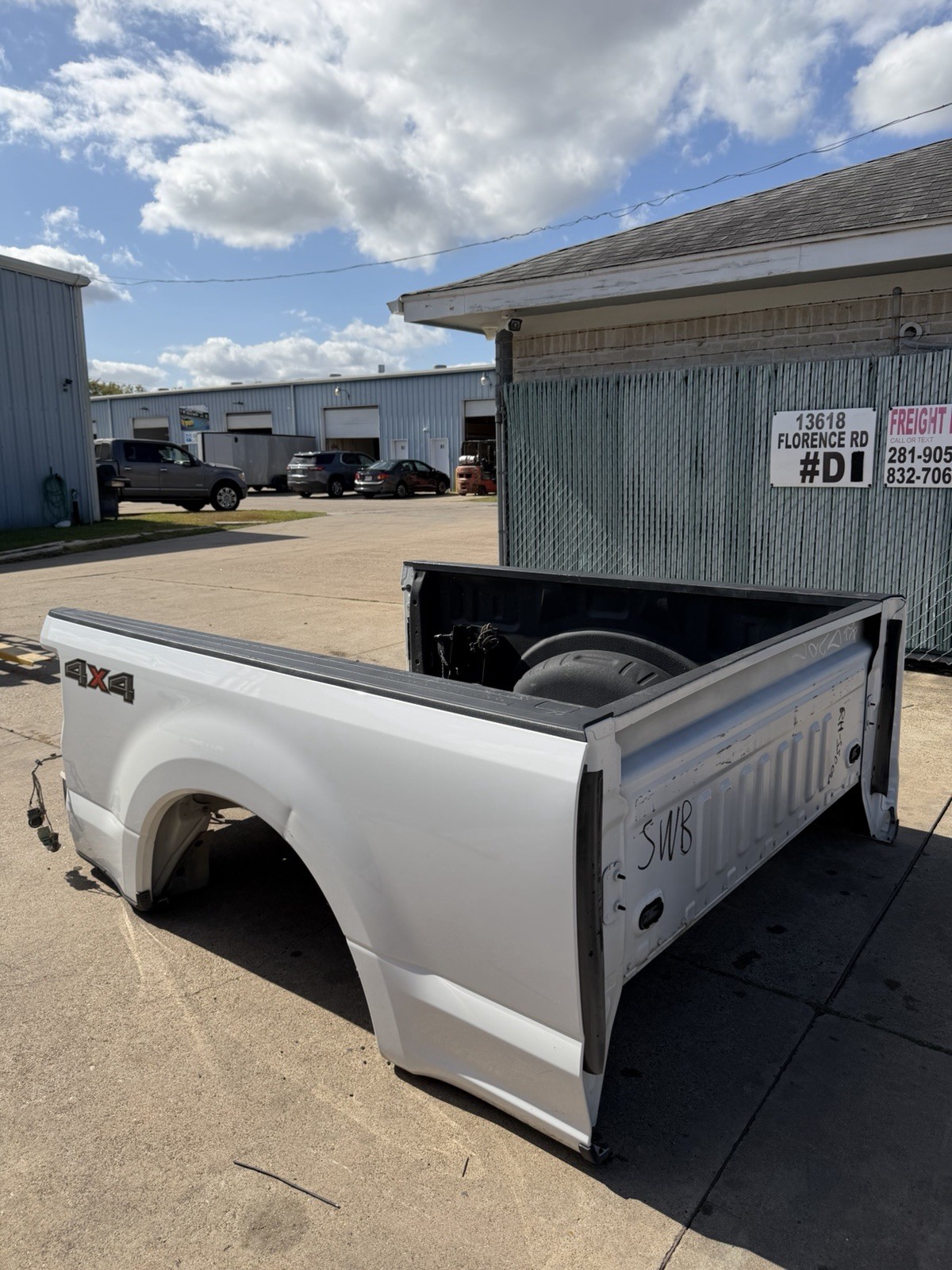 2017-2022 Ford F250 F350 SHORT Bed 6FT 9IN SRW Oxford White Take Off - Image 3