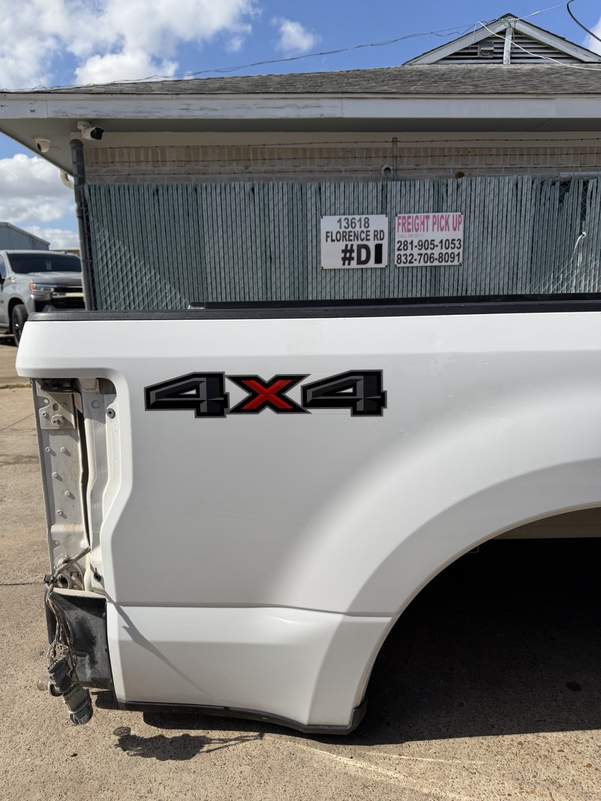 2017-2022 Ford F250 F350 SHORT Bed 6FT 9IN SRW Oxford White Take Off - Image 6