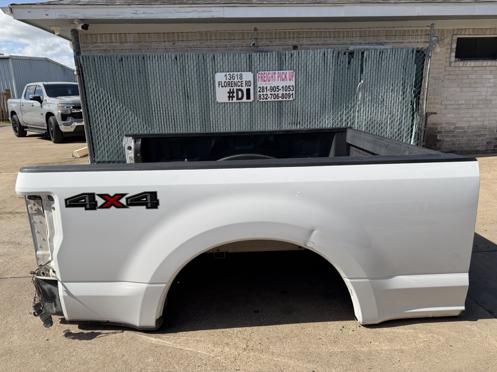 2017-2022 Ford F250 F350 SHORT Bed 6FT 9IN SRW Oxford White Take Off - Image 7