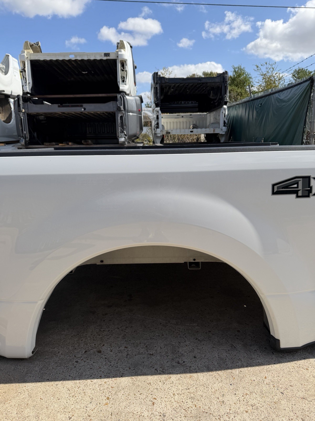 2017-2022 Ford F250 F350 SHORT Bed 6FT 9IN SRW Oxford White Take Off - Image 8
