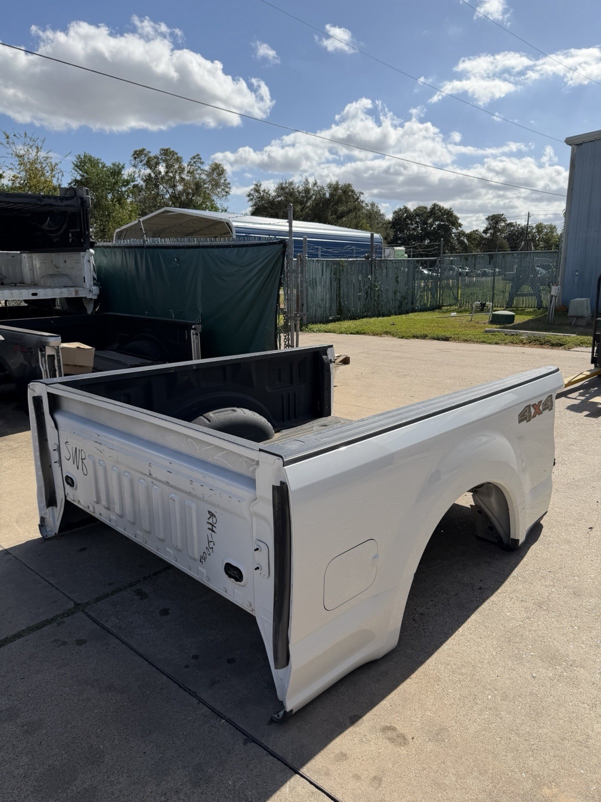 2017-2022 Ford F250 F350 SHORT Bed 6FT 9IN SRW Oxford White Take Off - Image 11