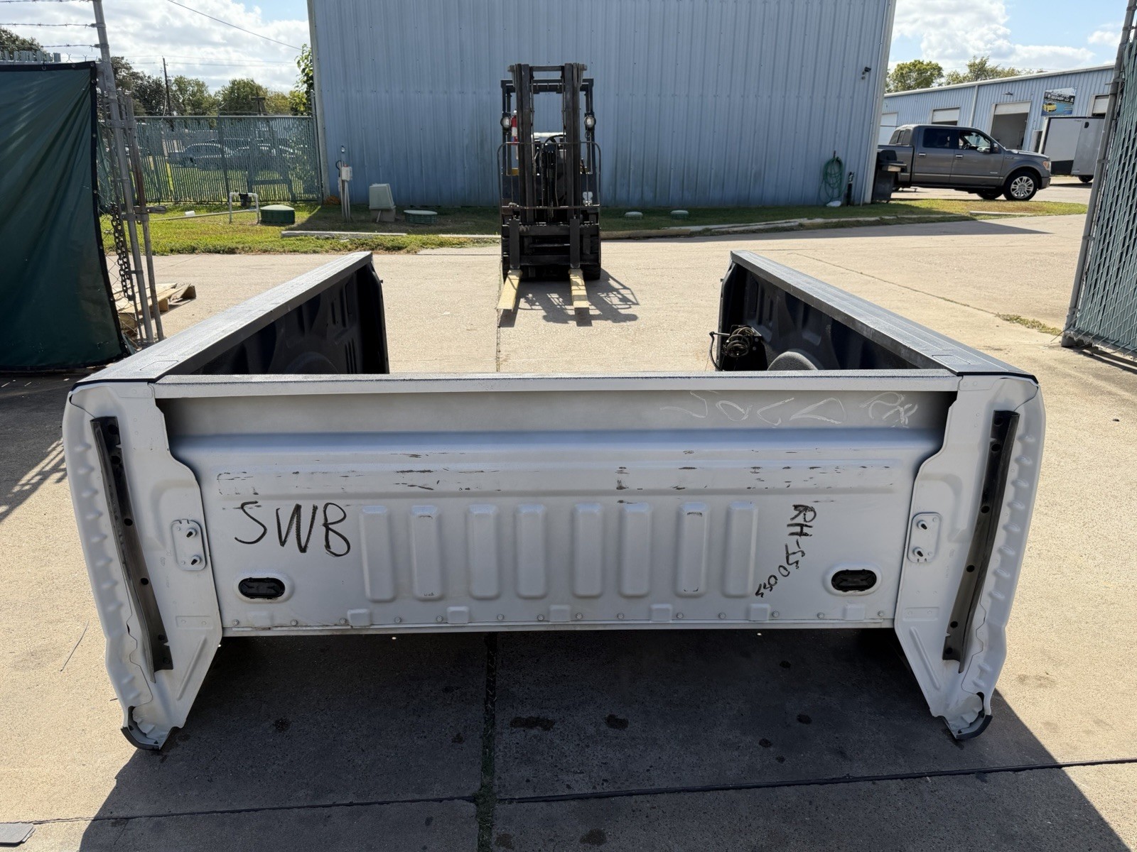 2017-2022 Ford F250 F350 SHORT Bed 6FT 9IN SRW Oxford White Take Off - Image 12