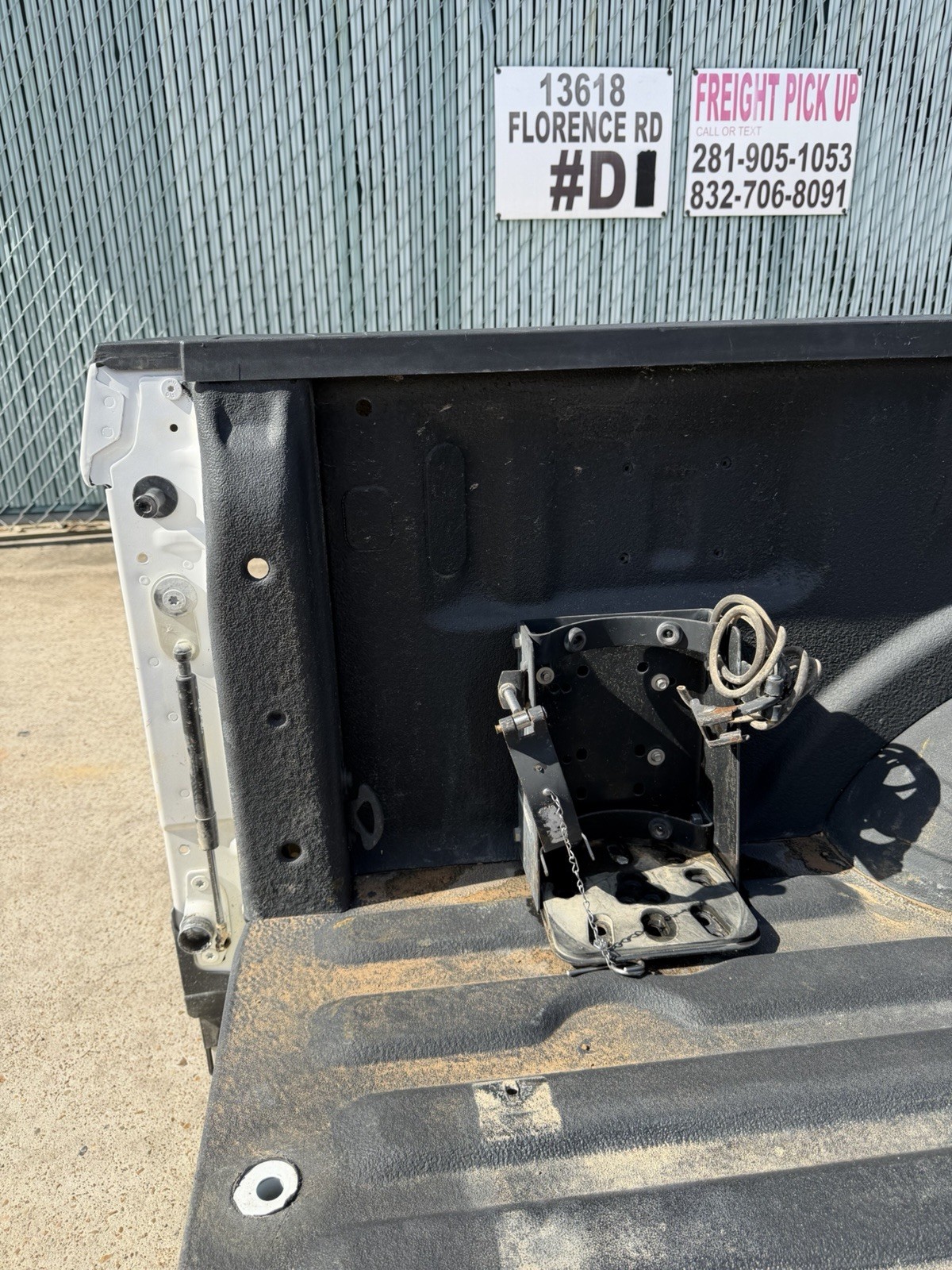 2017-2022 Ford F250 F350 SHORT Bed 6FT 9IN SRW Oxford White Take Off - Image 13