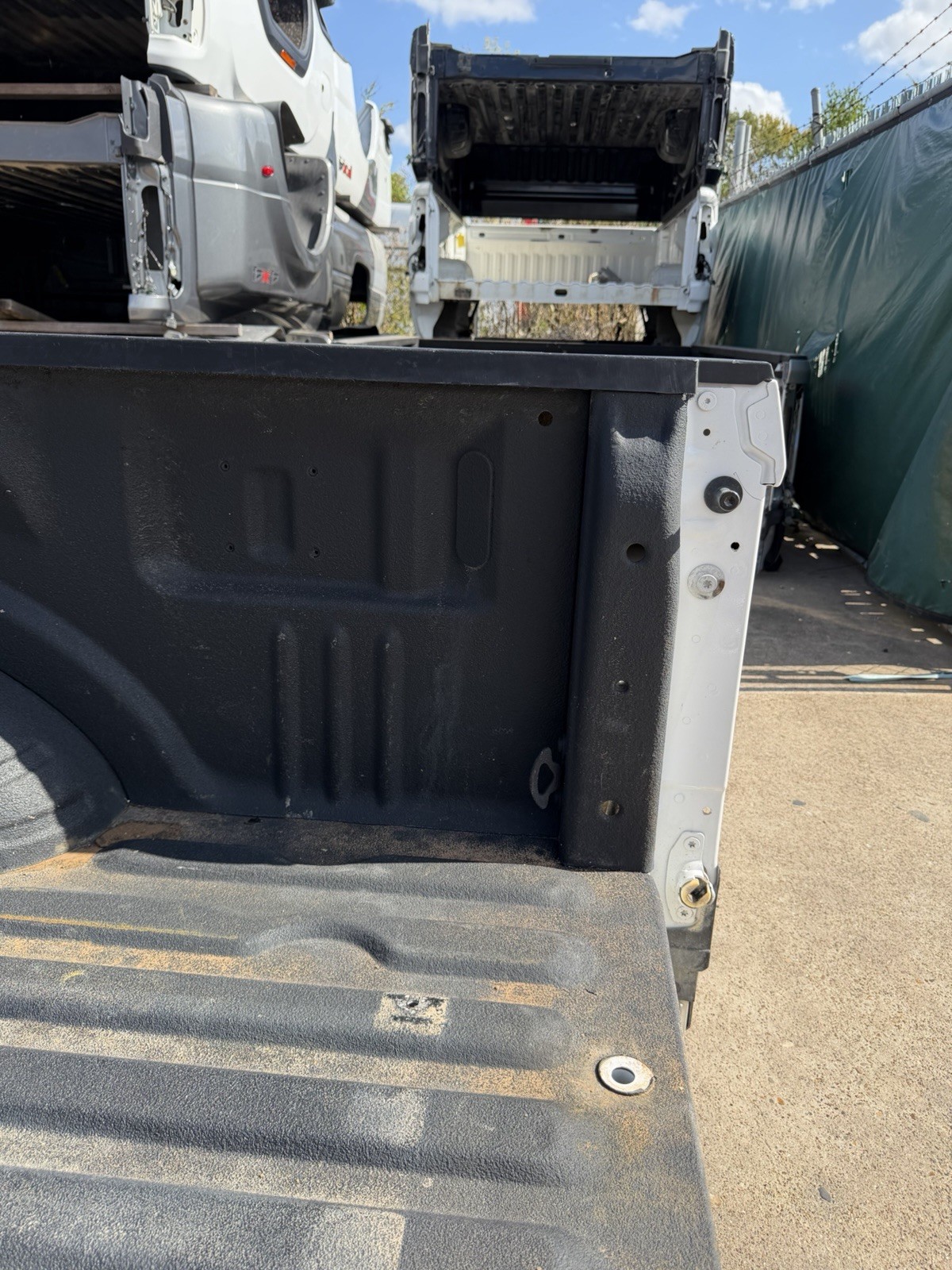 2017-2022 Ford F250 F350 SHORT Bed 6FT 9IN SRW Oxford White Take Off - Image 14