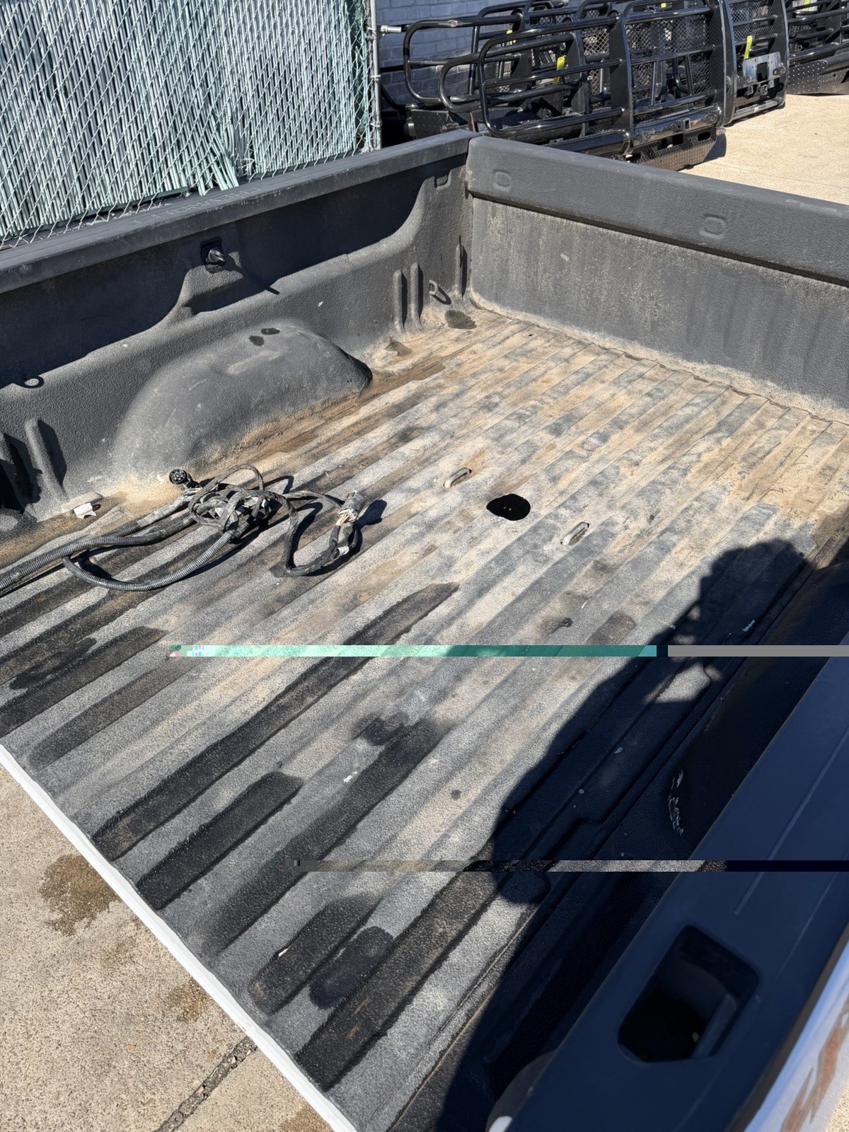 2015-2019 Chevy 2500 3500 Take Off Short Bed 6FT 9IN Summit White SRW OEM - Image 9