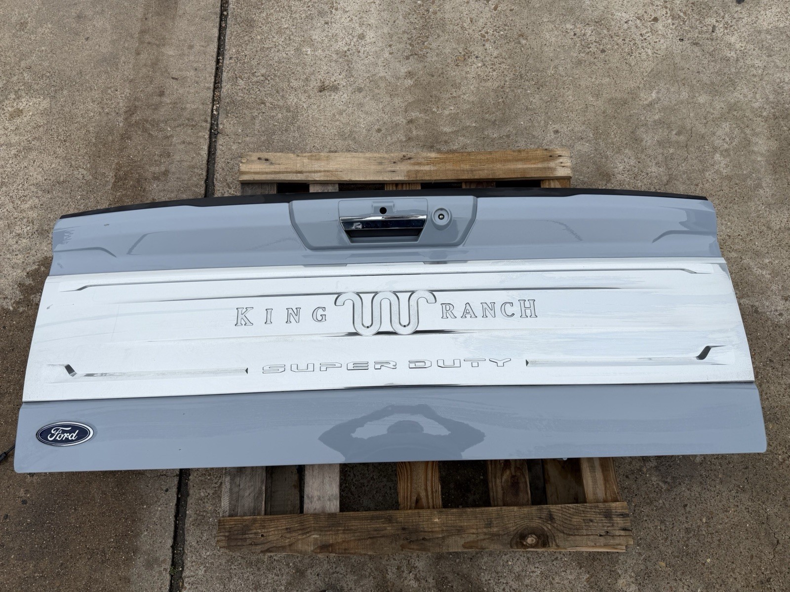 2023-2026 Ford F250 F350 Factory KING RANCH Tailgate Step Camera Glacier Grey
