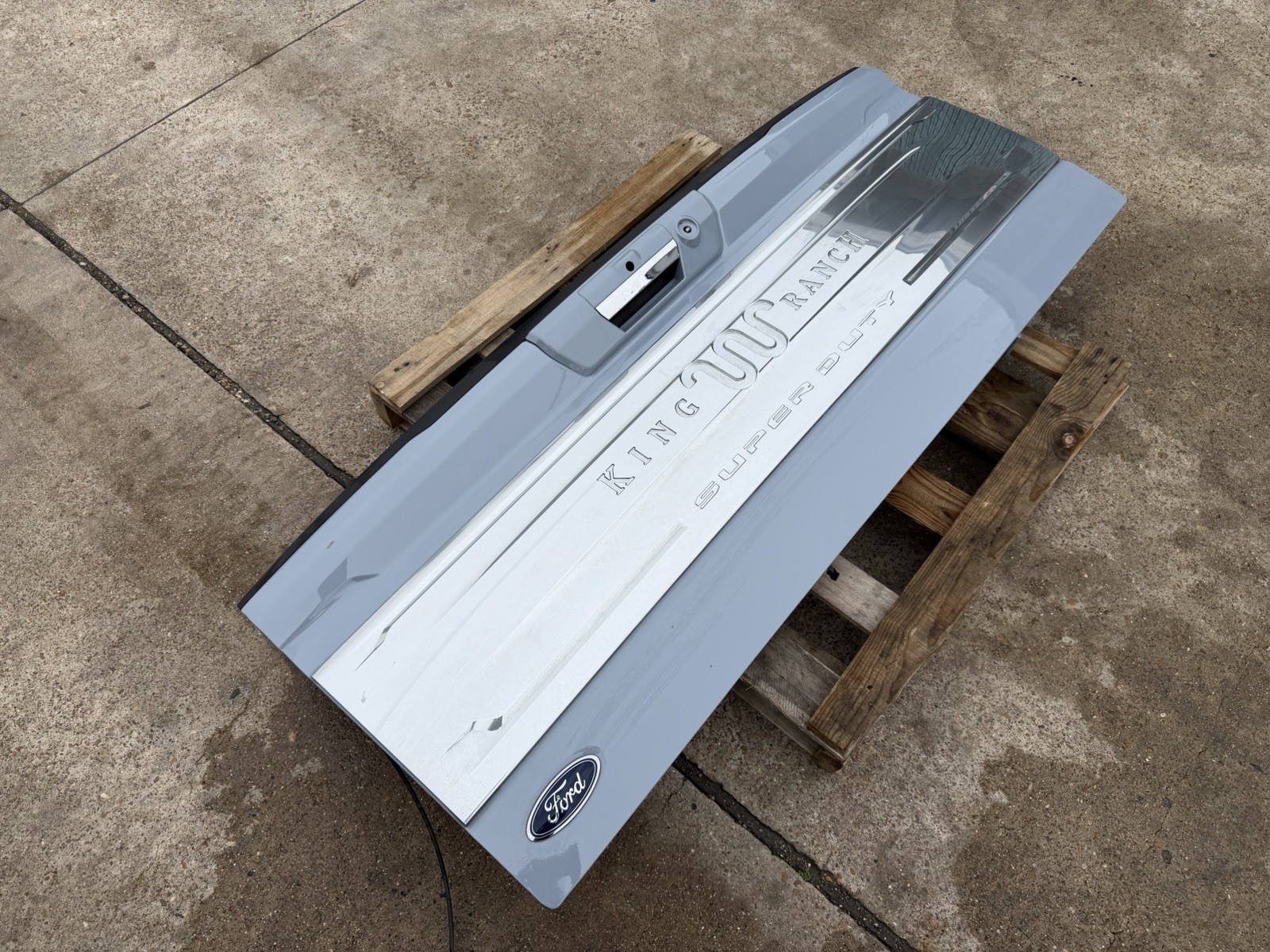 2023-2026 Ford F250 F350 Factory KING RANCH Tailgate Step Camera Glacier Grey - Image 2