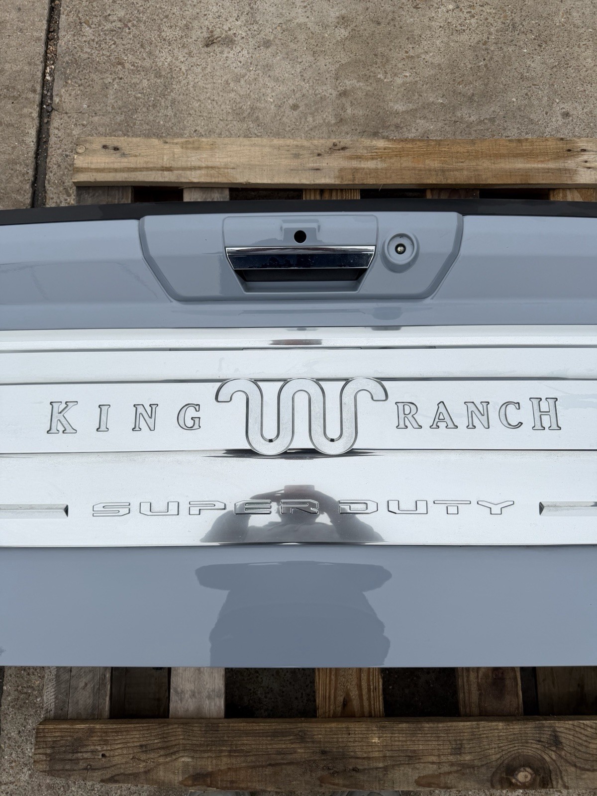 2023-2026 Ford F250 F350 Factory KING RANCH Tailgate Step Camera Glacier Grey - Image 9