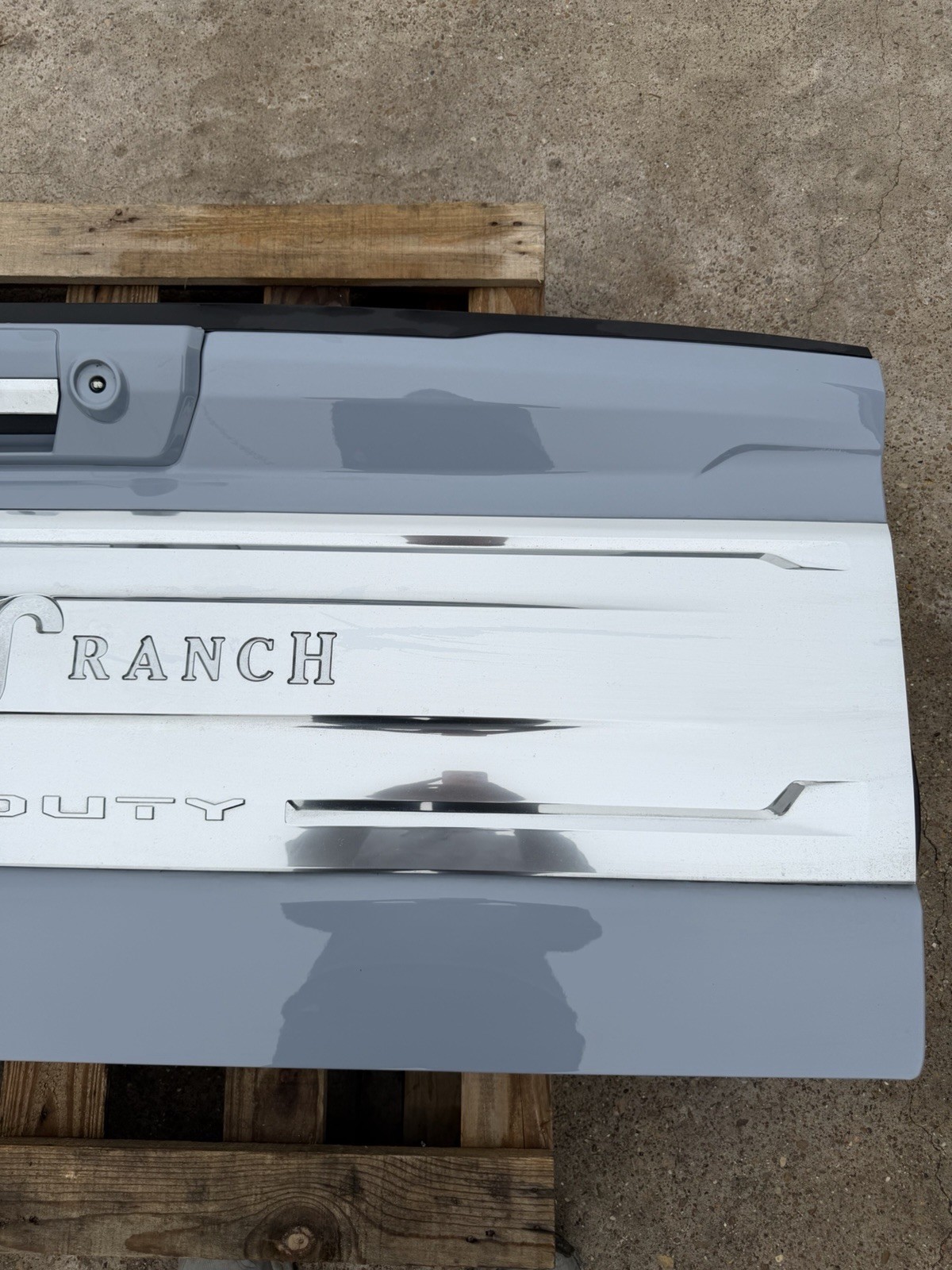 2023-2026 Ford F250 F350 Factory KING RANCH Tailgate Step Camera Glacier Grey - Image 10
