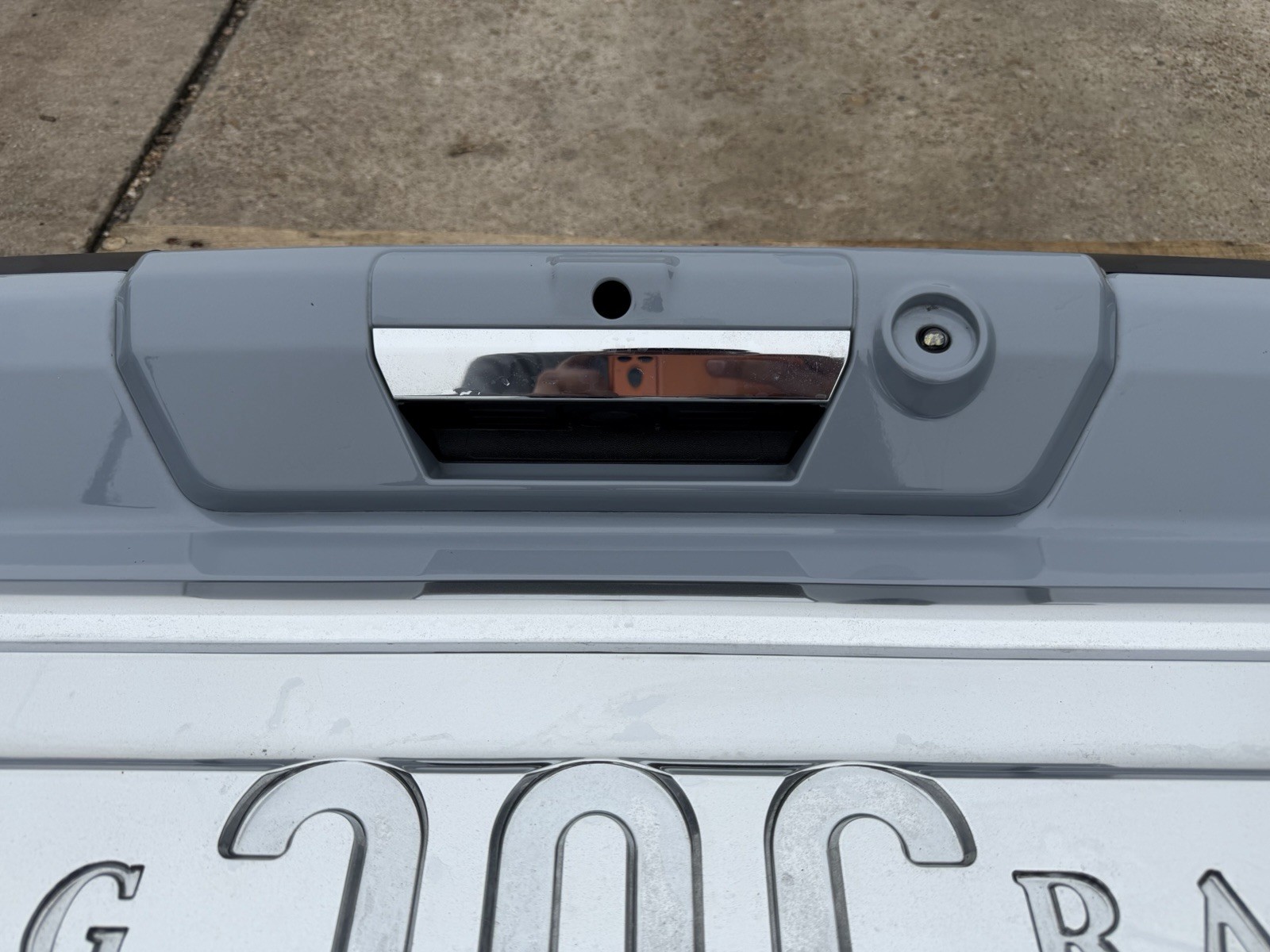 2023-2026 Ford F250 F350 Factory KING RANCH Tailgate Step Camera Glacier Grey - Image 11