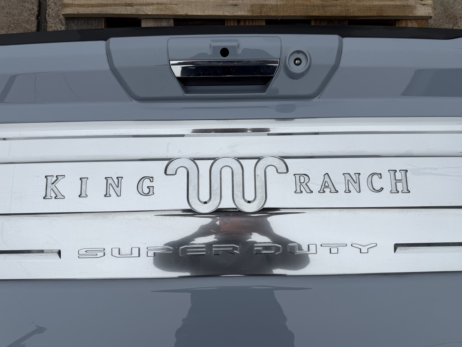 2023-2026 Ford F250 F350 Factory KING RANCH Tailgate Step Camera Glacier Grey - Image 12