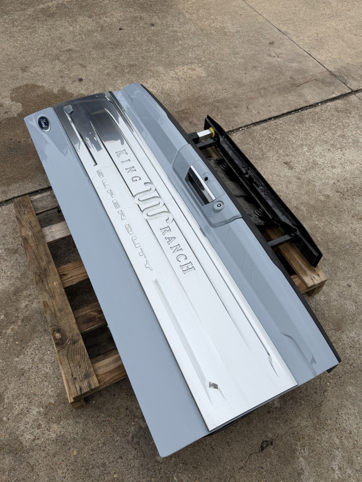 2023-2026 Ford F250 F350 Factory KING RANCH Tailgate Step Camera Glacier Grey - Image 20