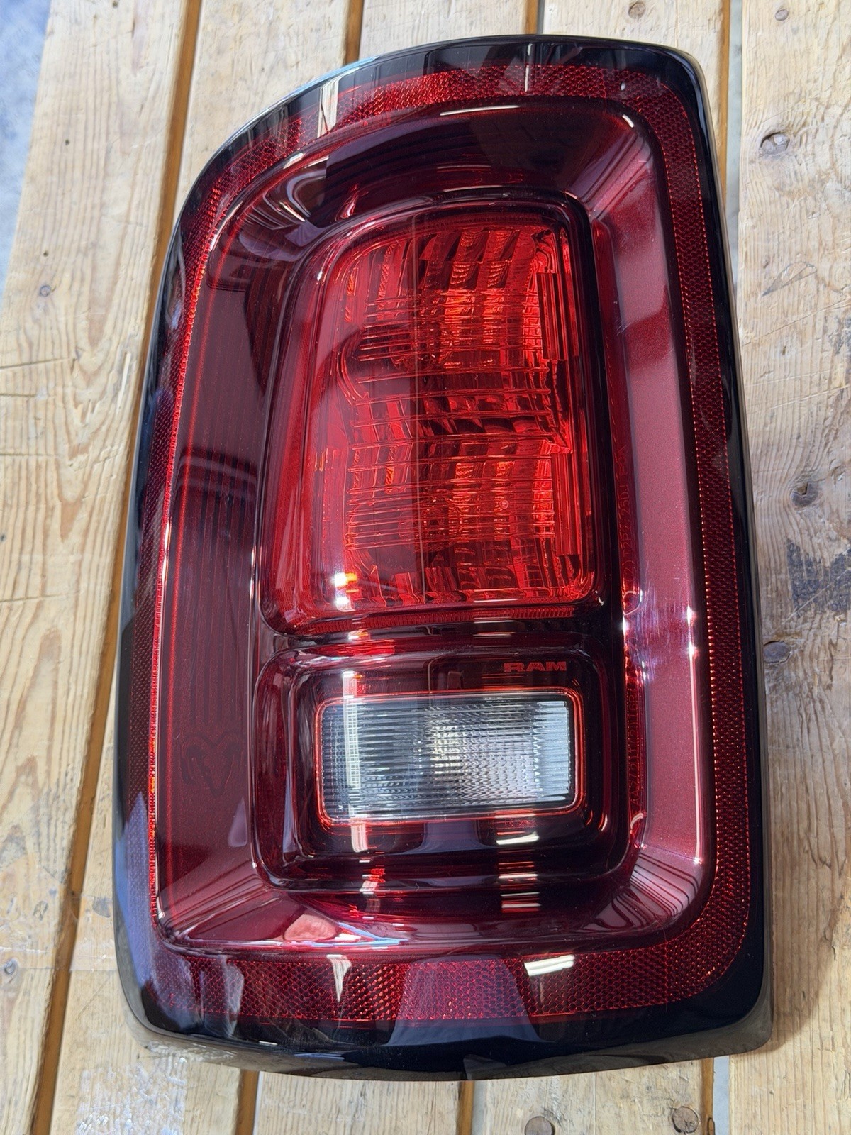 2025-2026 DODGE RAM 2500 3500 LEFT TAIL LIGHT HALOGEN DRIVERS OEM LH NEW STYLE - Image 2