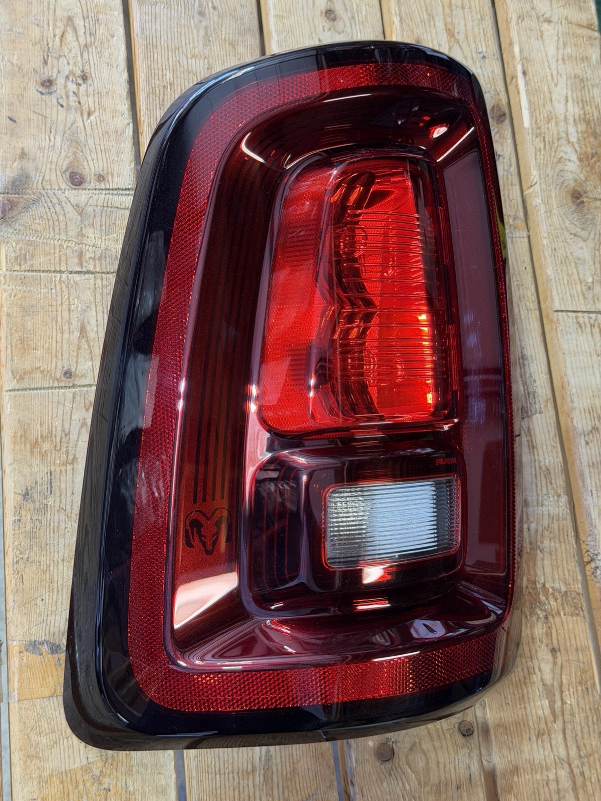 2025-2026 DODGE RAM 2500 3500 LEFT TAIL LIGHT HALOGEN DRIVERS OEM LH NEW STYLE - Image 5