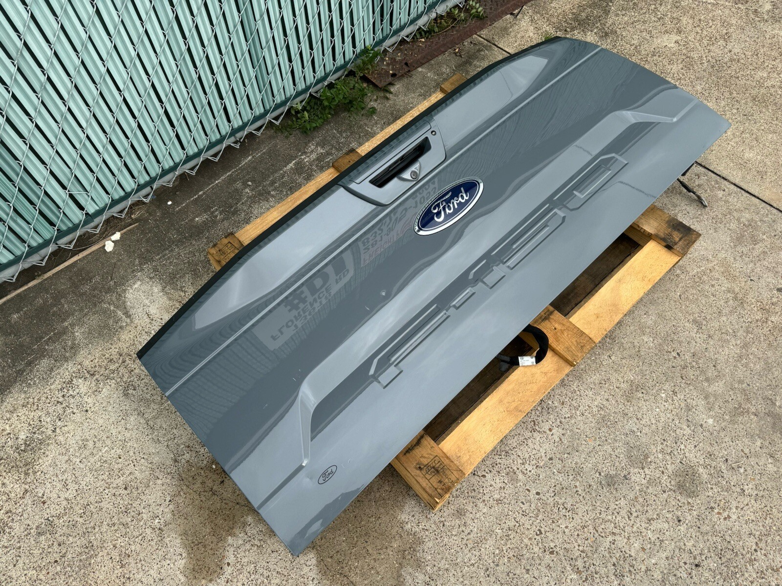 2018-2020 Ford F150 Factory Tailgate Step Camera Auto Release Lead Foot Gray OEM - Image 2