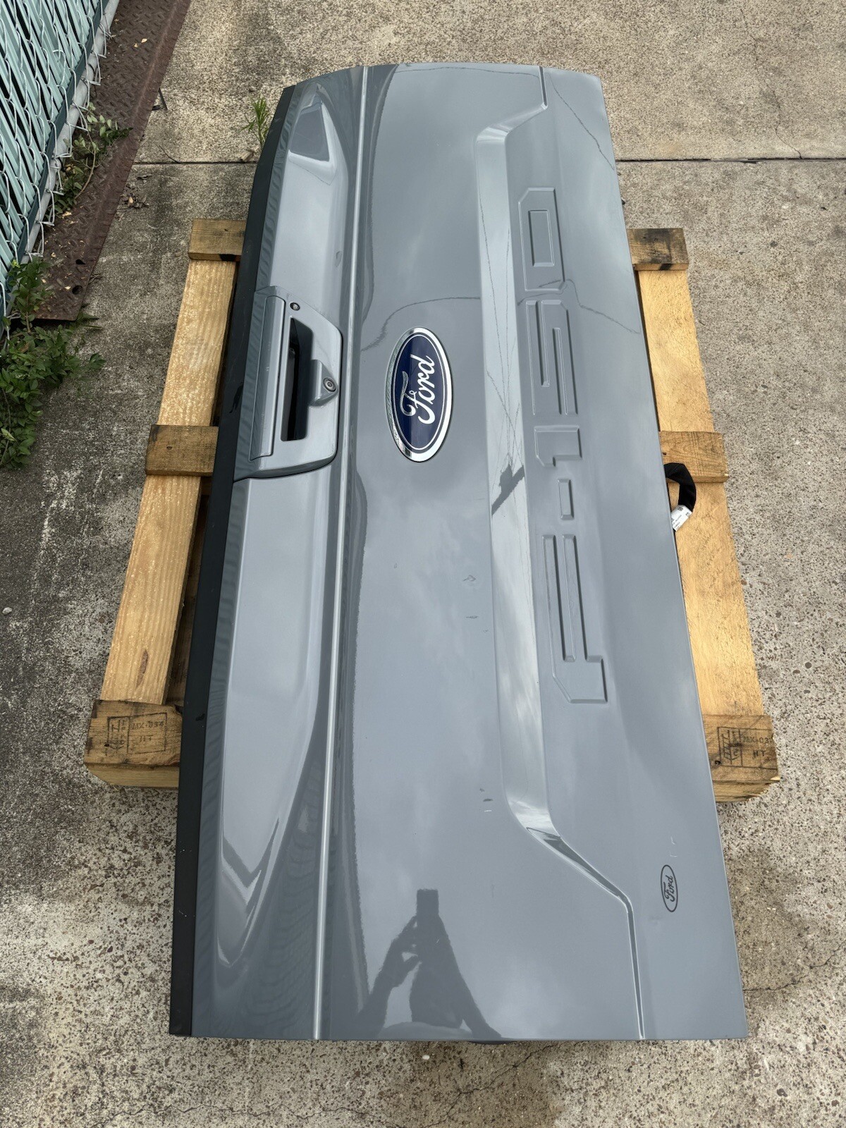 2018-2020 Ford F150 Factory Tailgate Step Camera Auto Release Lead Foot Gray OEM - Image 3