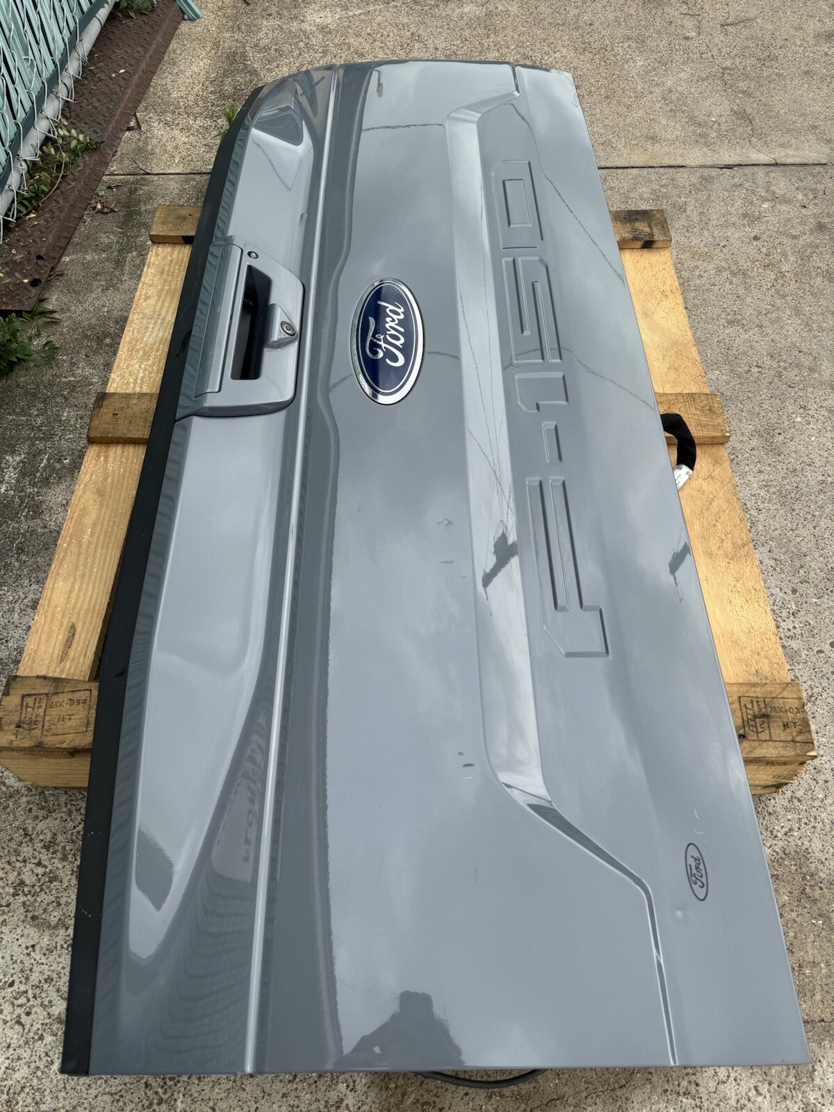 2018-2020 Ford F150 Factory Tailgate Step Camera Auto Release Lead Foot Gray OEM - Image 4