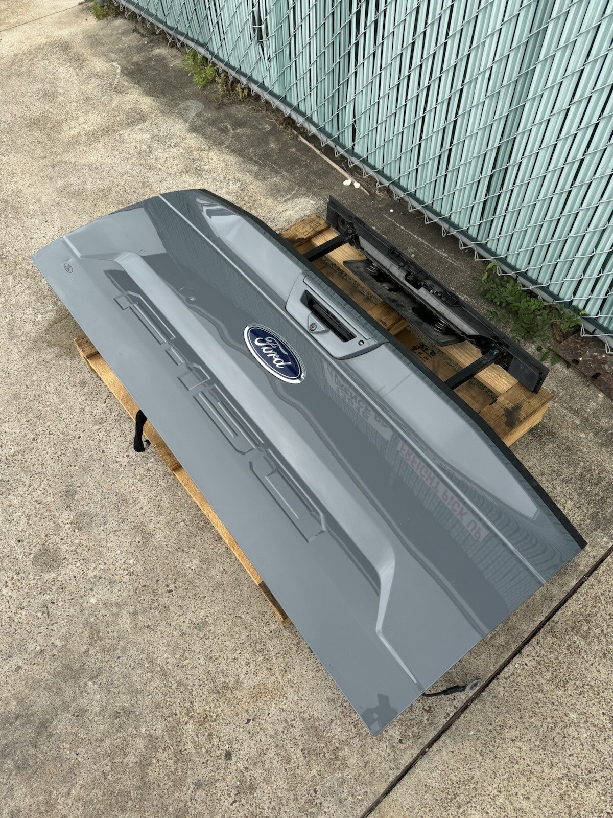 2018-2020 Ford F150 Factory Tailgate Step Camera Auto Release Lead Foot Gray OEM - Image 13