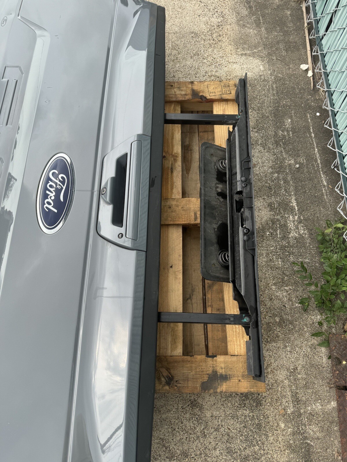 2018-2020 Ford F150 Factory Tailgate Step Camera Auto Release Lead Foot Gray OEM - Image 14