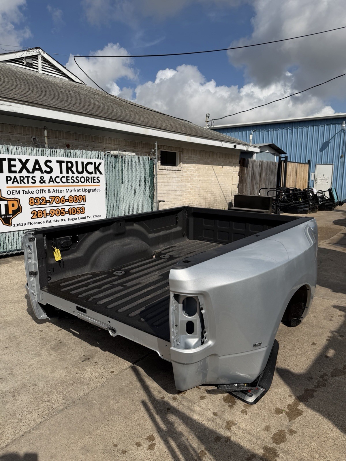2019-2026 Ram 3500 Dually Bed ONLY 8FT OEM Silver Zynith DRW Take Off - Image 2