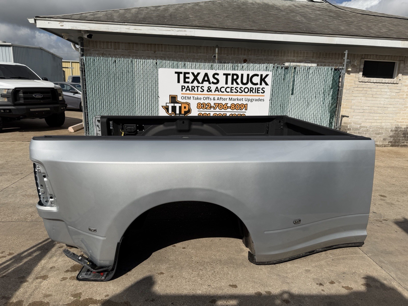 2019-2026 Ram 3500 Dually Bed ONLY 8FT OEM Silver Zynith DRW Take Off - Image 3