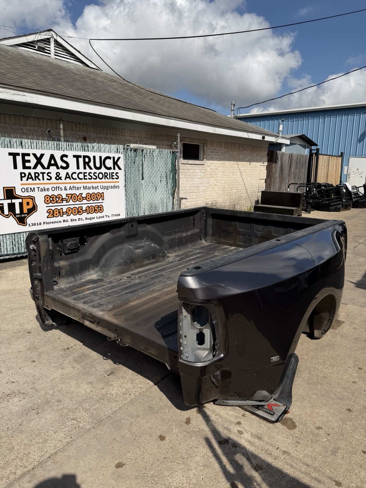 2019-2026 Ram 3500 Dually Bed ONLY 8FT OEM Granite Crystal Metallic DRW Take Off - Image 2