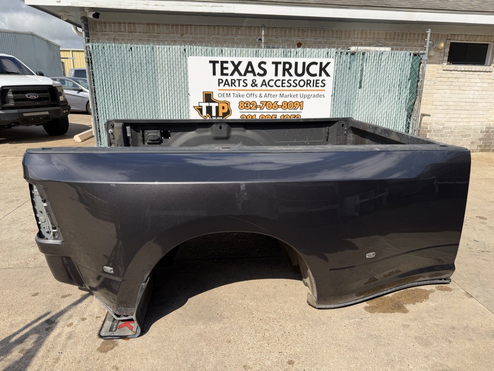 2019-2026 Ram 3500 Dually Bed ONLY 8FT OEM Granite Crystal Metallic DRW Take Off - Image 3