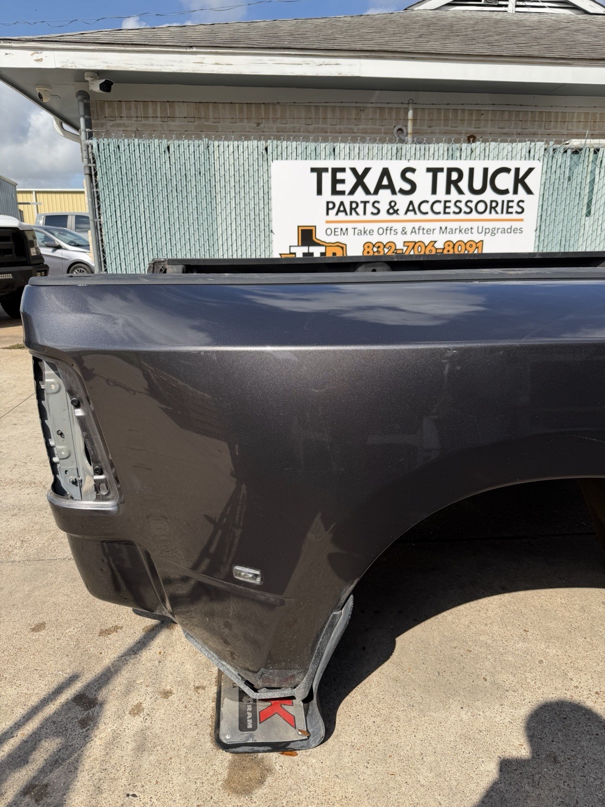 2019-2026 Ram 3500 Dually Bed ONLY 8FT OEM Granite Crystal Metallic DRW Take Off - Image 4