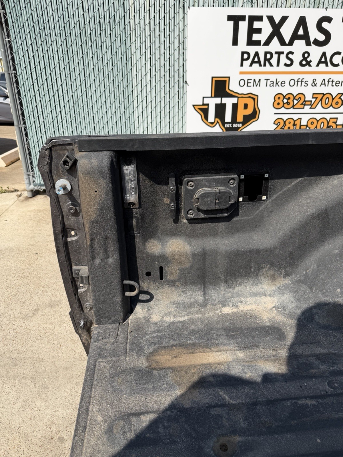 2019-2026 Ram 3500 Dually Bed ONLY 8FT OEM Granite Crystal Metallic DRW Take Off - Image 18