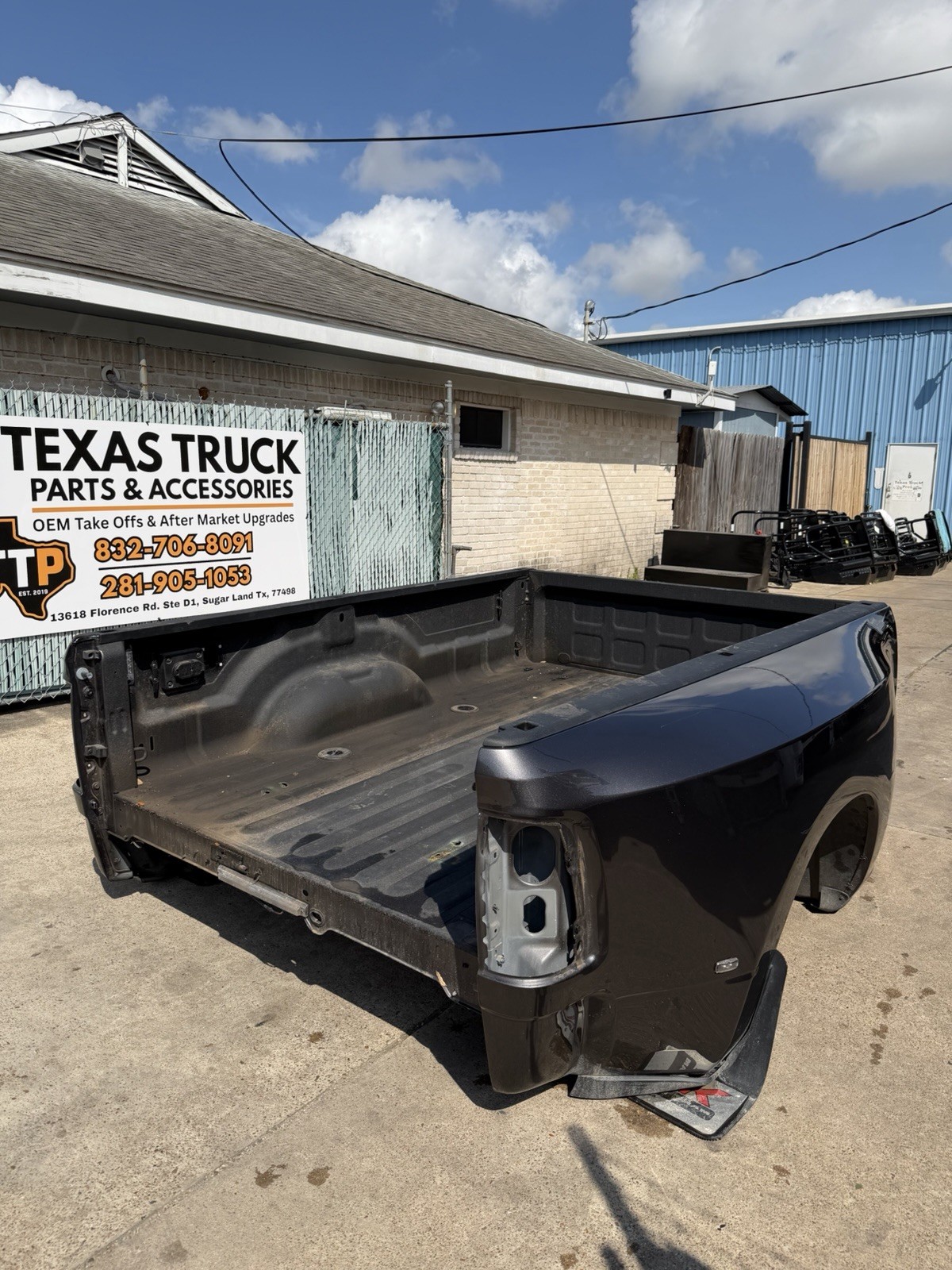 2019-2026 Ram 3500 Dually Bed ONLY 8FT OEM Granite Crystal Metallic DRW Take Off - Image 2