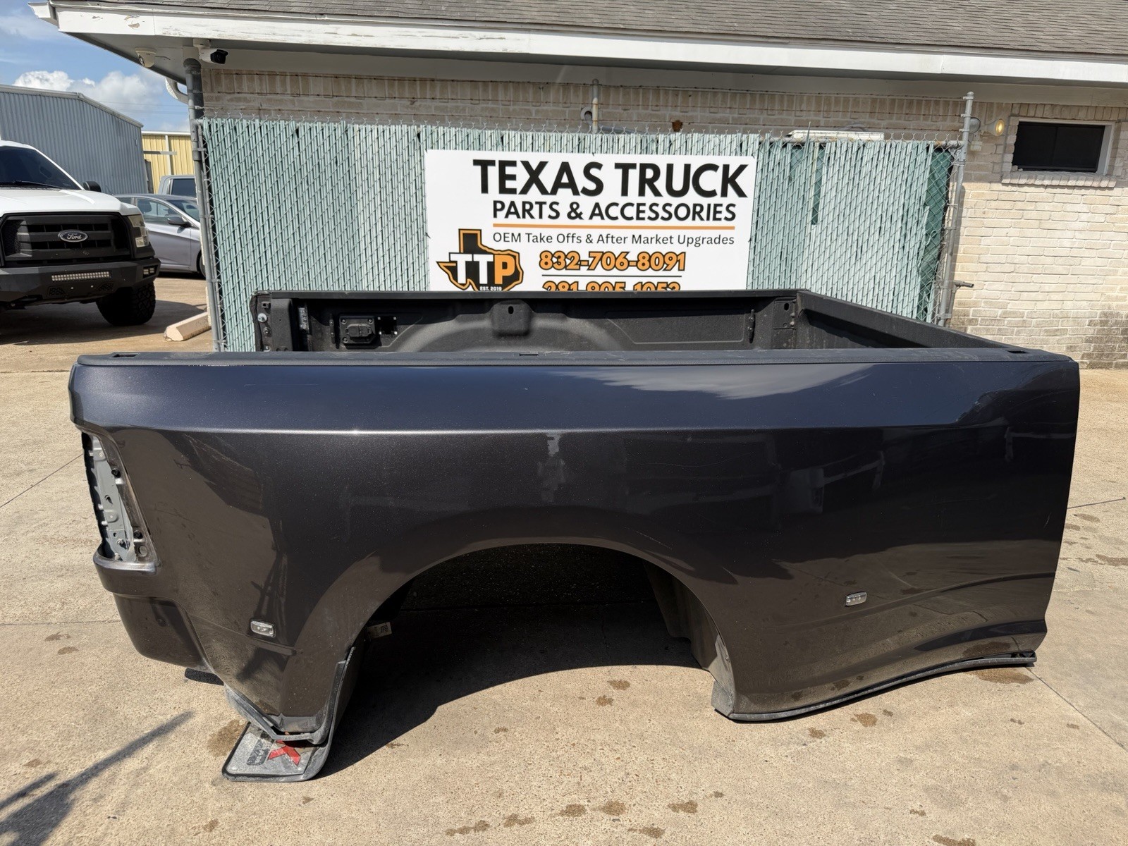 2019-2026 Ram 3500 Dually Bed ONLY 8FT OEM Granite Crystal Metallic DRW Take Off - Image 3