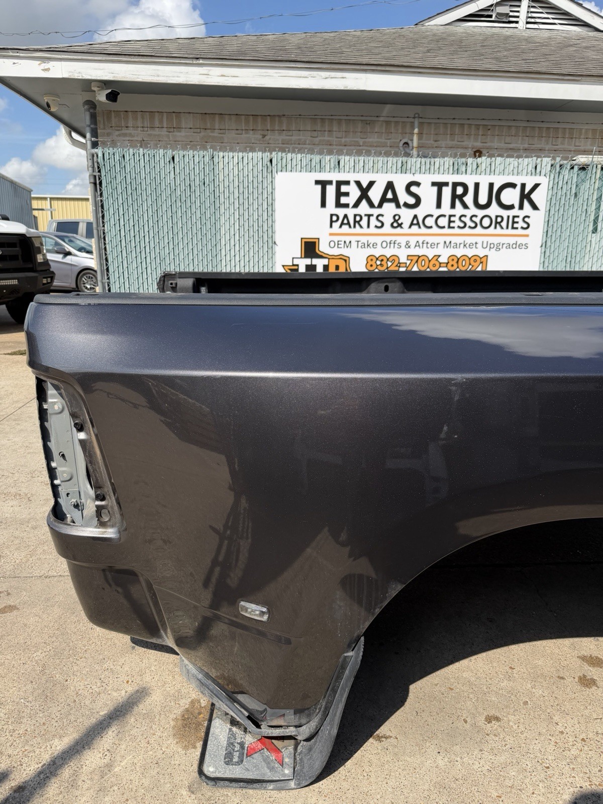 2019-2026 Ram 3500 Dually Bed ONLY 8FT OEM Granite Crystal Metallic DRW Take Off - Image 4