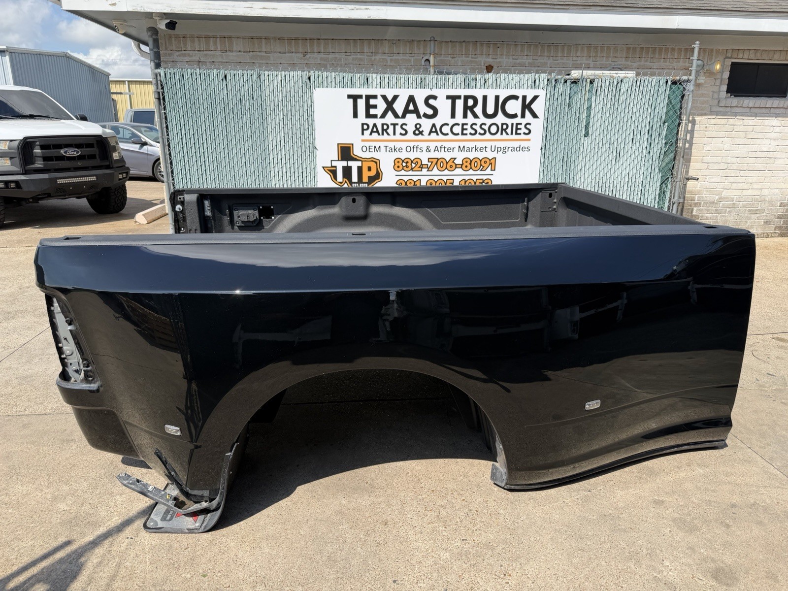 2019-2026 Ram 3500 Dually Bed ONLY 8FT OEM Diamond Black DRW Take Off - Image 3