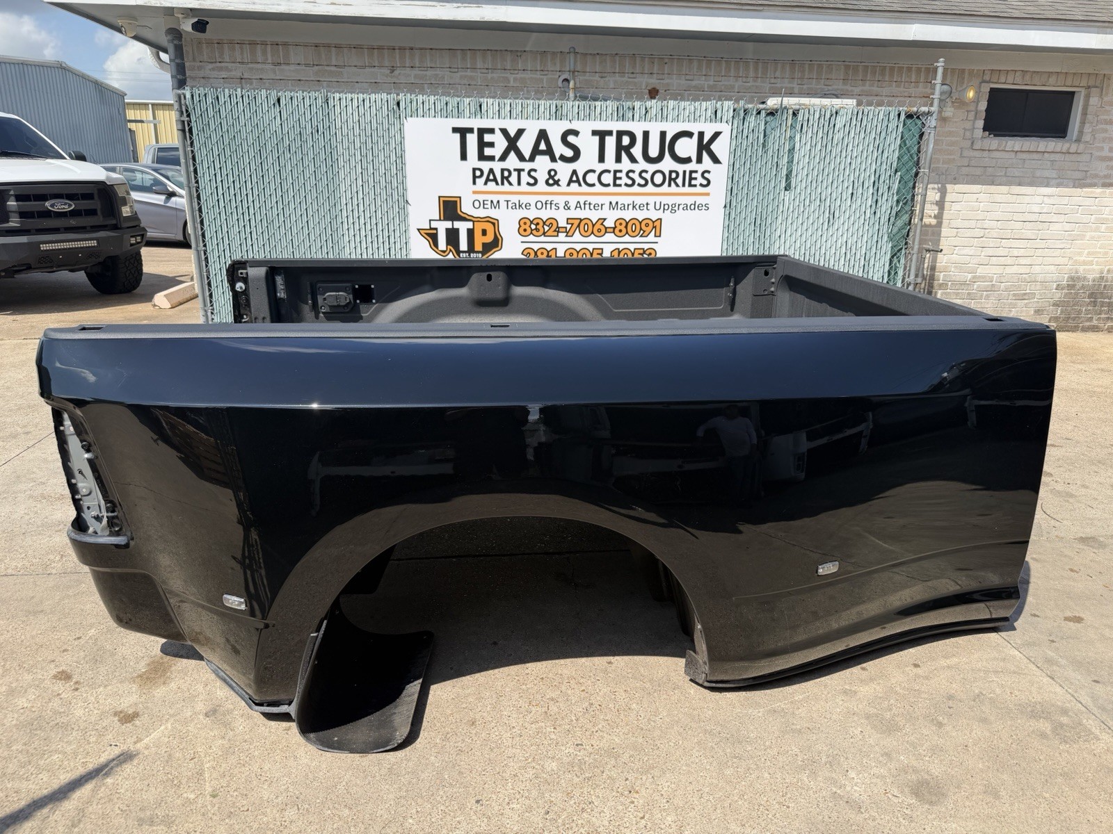 2019-2026 Ram 3500 Dually Bed ONLY 8FT OEM Diamond Black DRW Take Off - Image 3