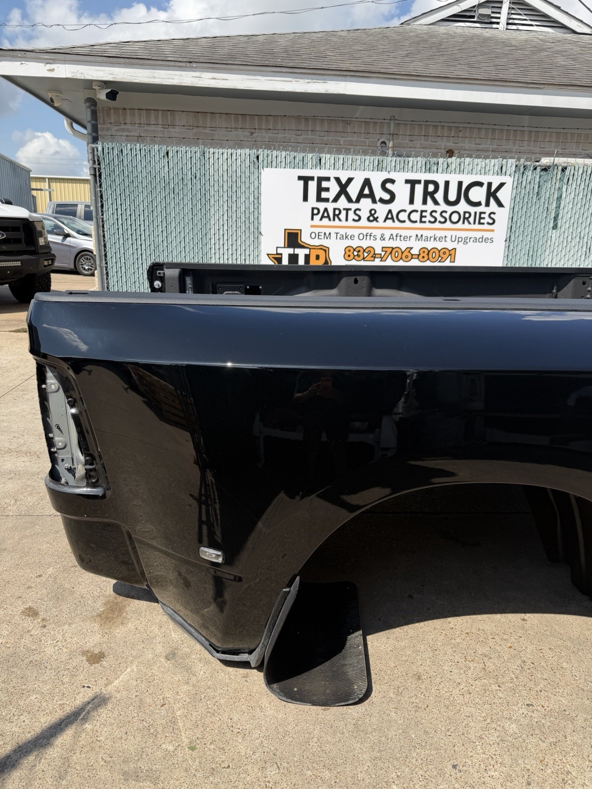 2019-2026 Ram 3500 Dually Bed ONLY 8FT OEM Diamond Black DRW Take Off - Image 4
