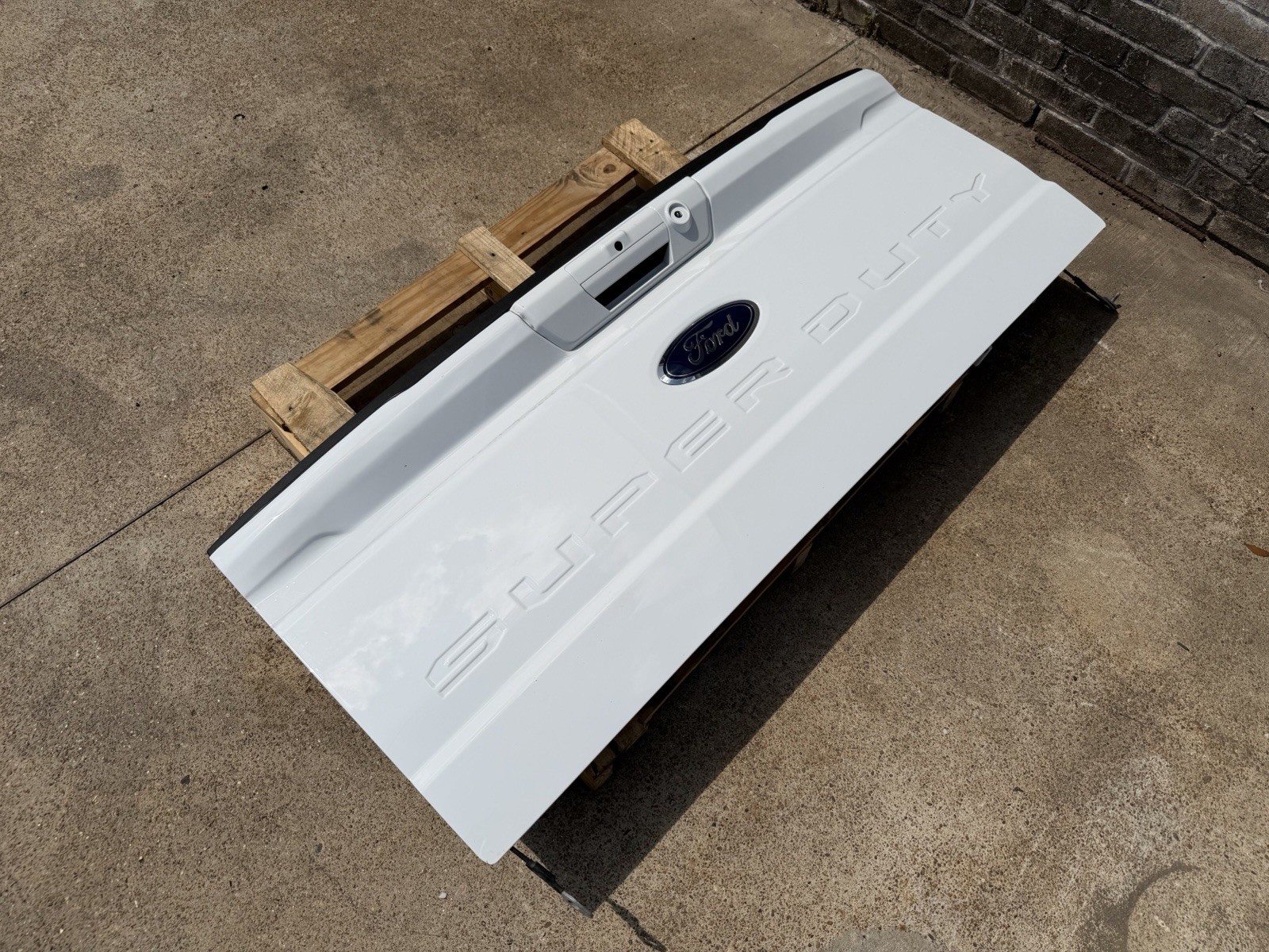 2023-2026 Ford F250 F350 Factory Tailgate OEM Oxford White w/ Step Camera Hole - Image 2