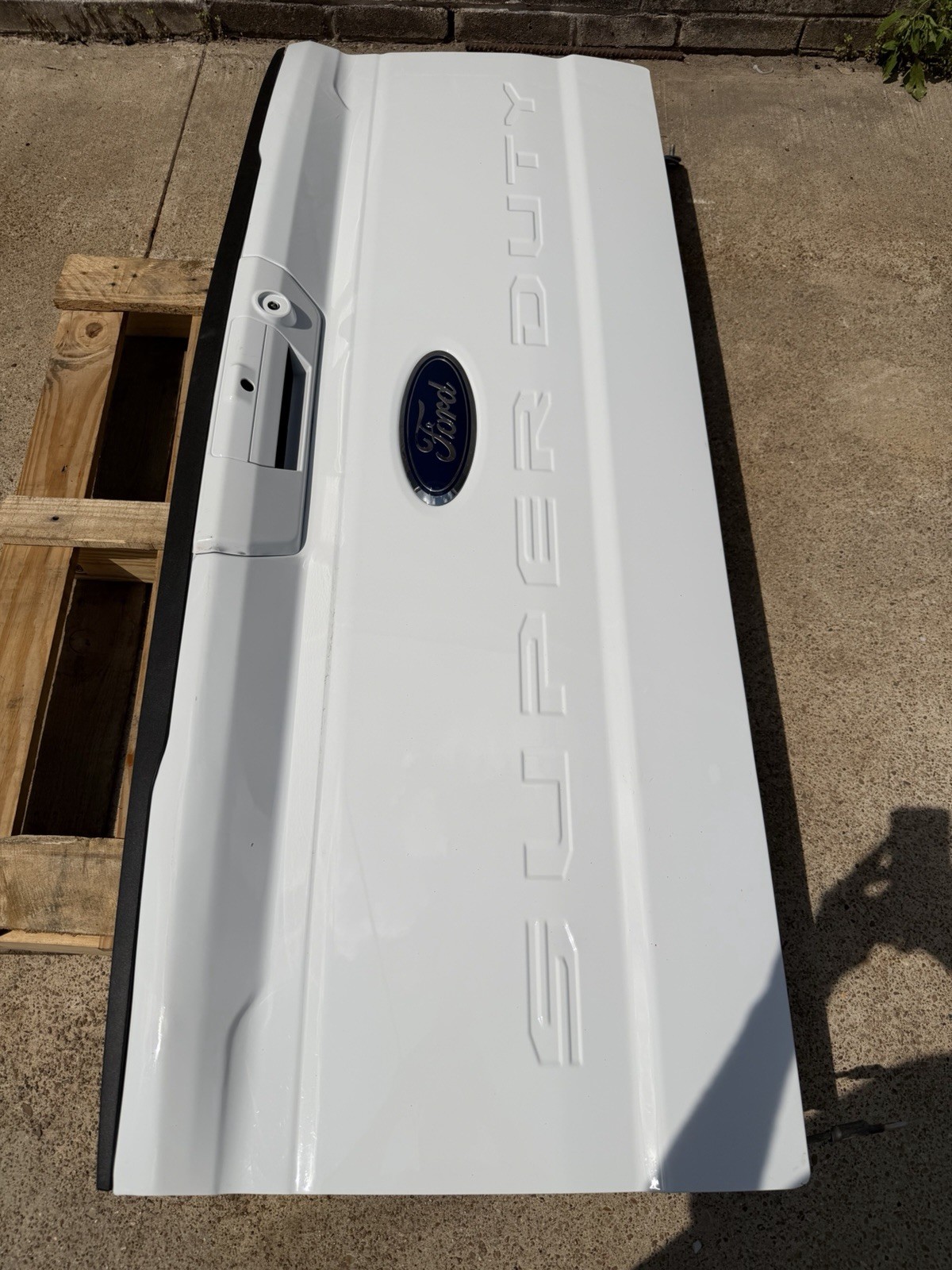 2023-2026 Ford F250 F350 Factory Tailgate OEM Oxford White w/ Step Camera Hole - Image 3
