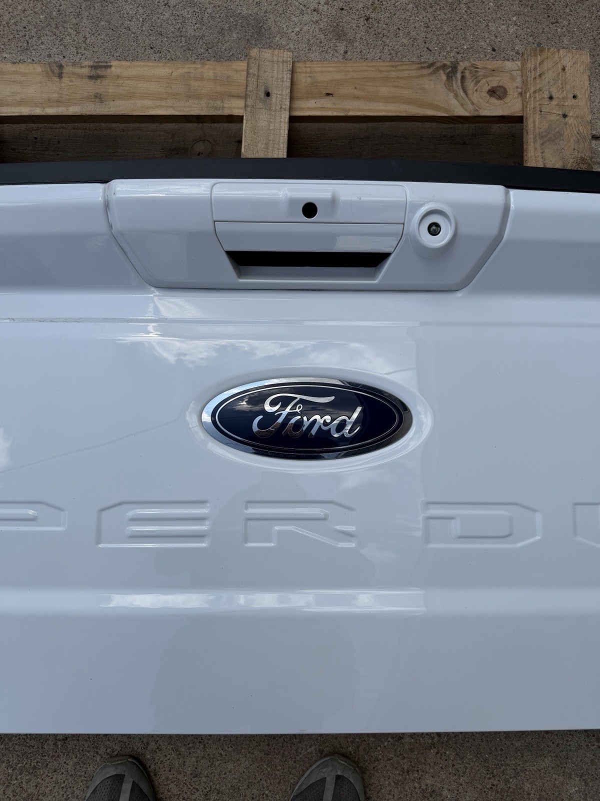 2023-2026 Ford F250 F350 Factory Tailgate OEM Oxford White w/ Step Camera Hole - Image 7