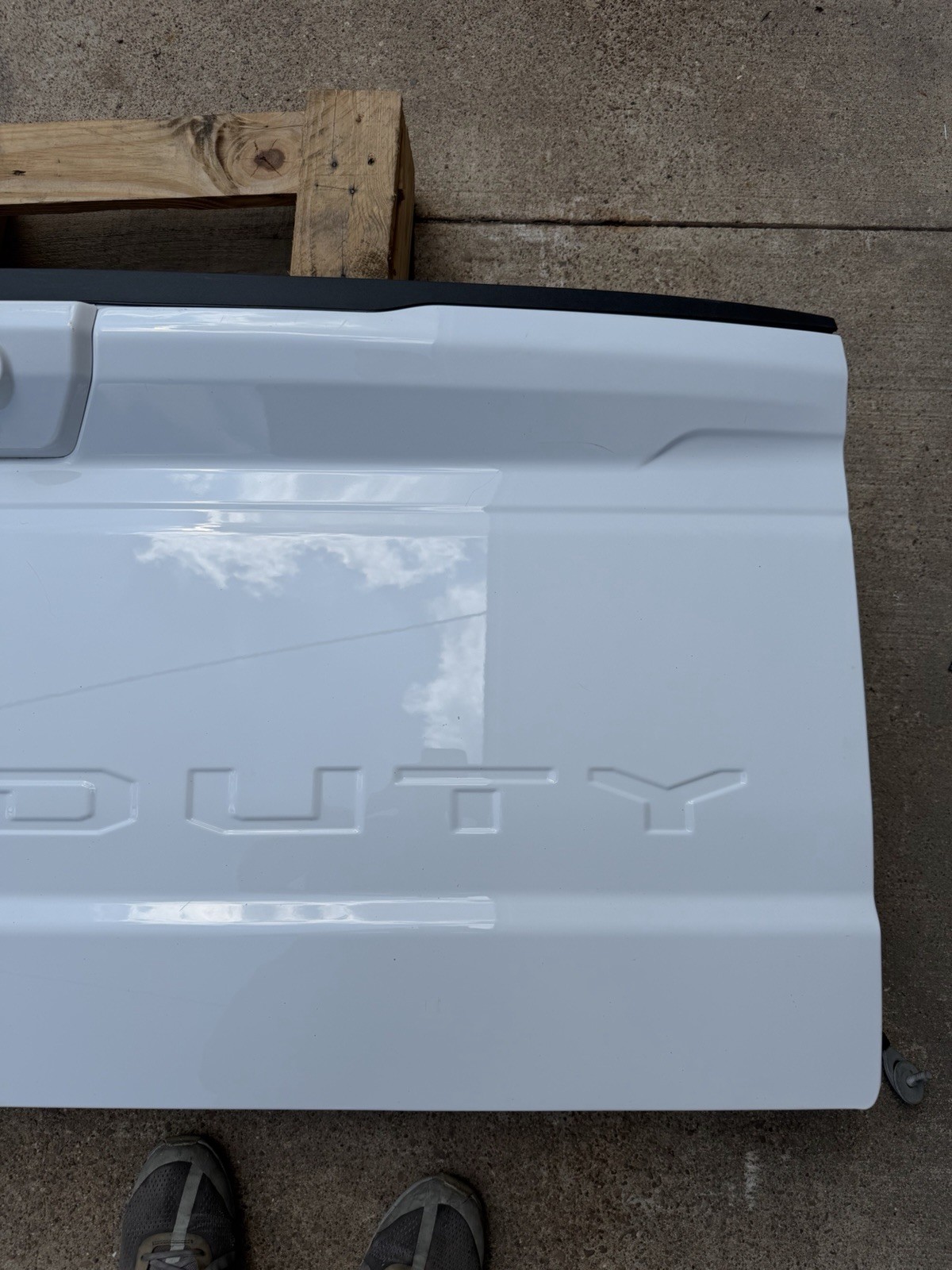 2023-2026 Ford F250 F350 Factory Tailgate OEM Oxford White w/ Step Camera Hole - Image 8