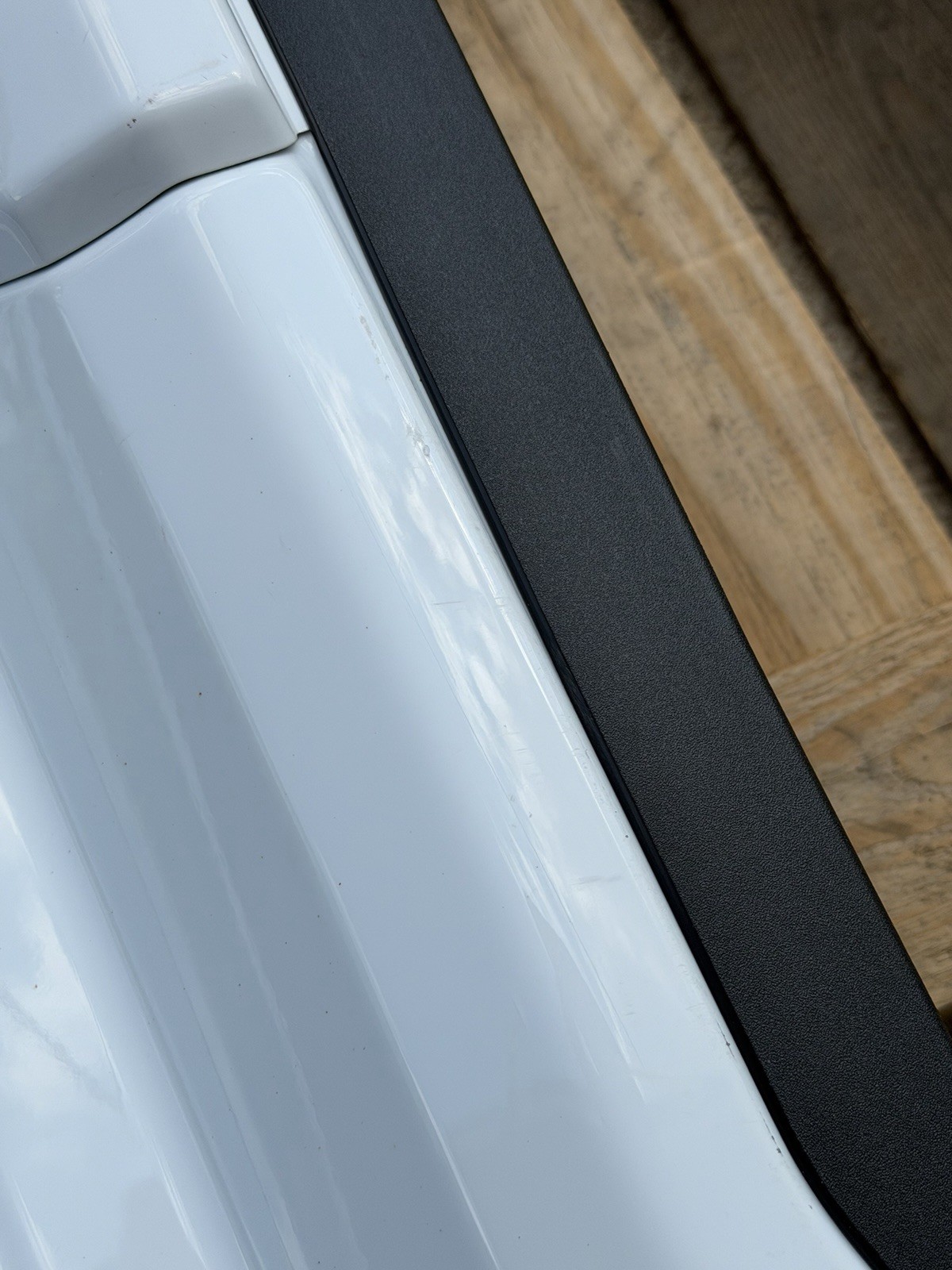 2023-2026 Ford F250 F350 Factory Tailgate OEM Oxford White w/ Step Camera Hole - Image 17